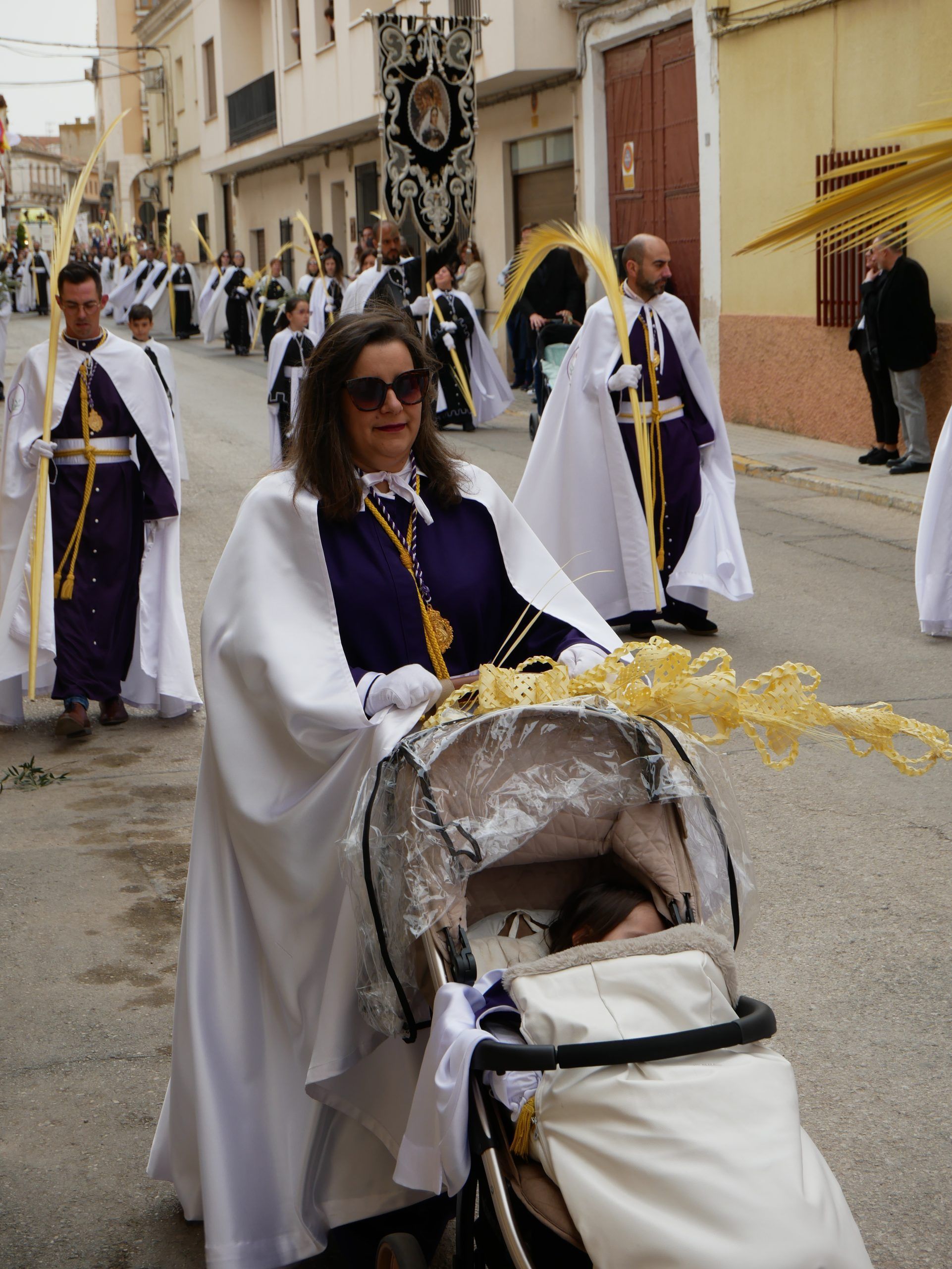Domingo de Ramos con sol, pero con viento y ambiente fresco en Socuéllamos