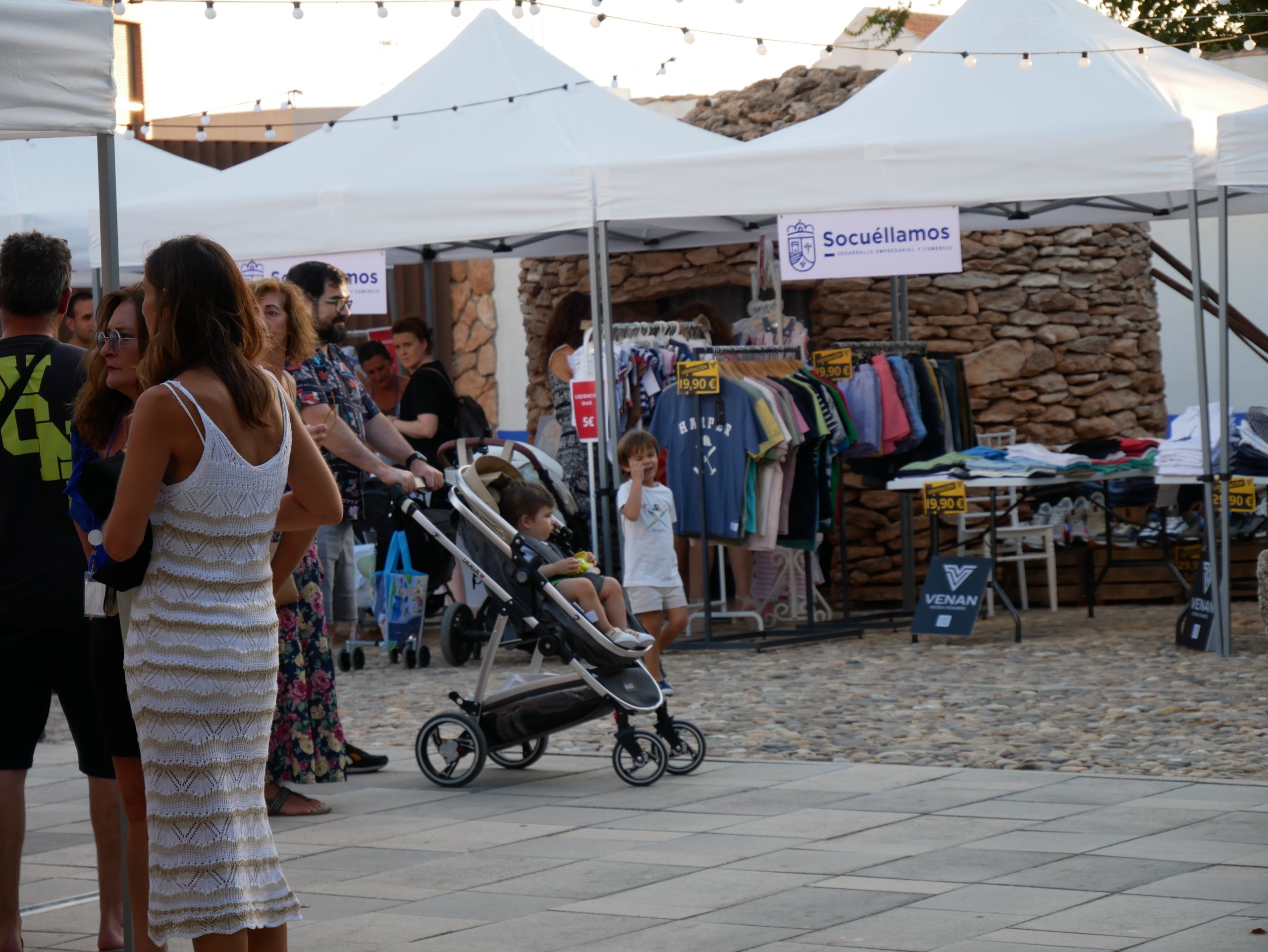 El Patio de la Torre del Vino acogerá la segunda edición de “Compras y Copas” este sábado