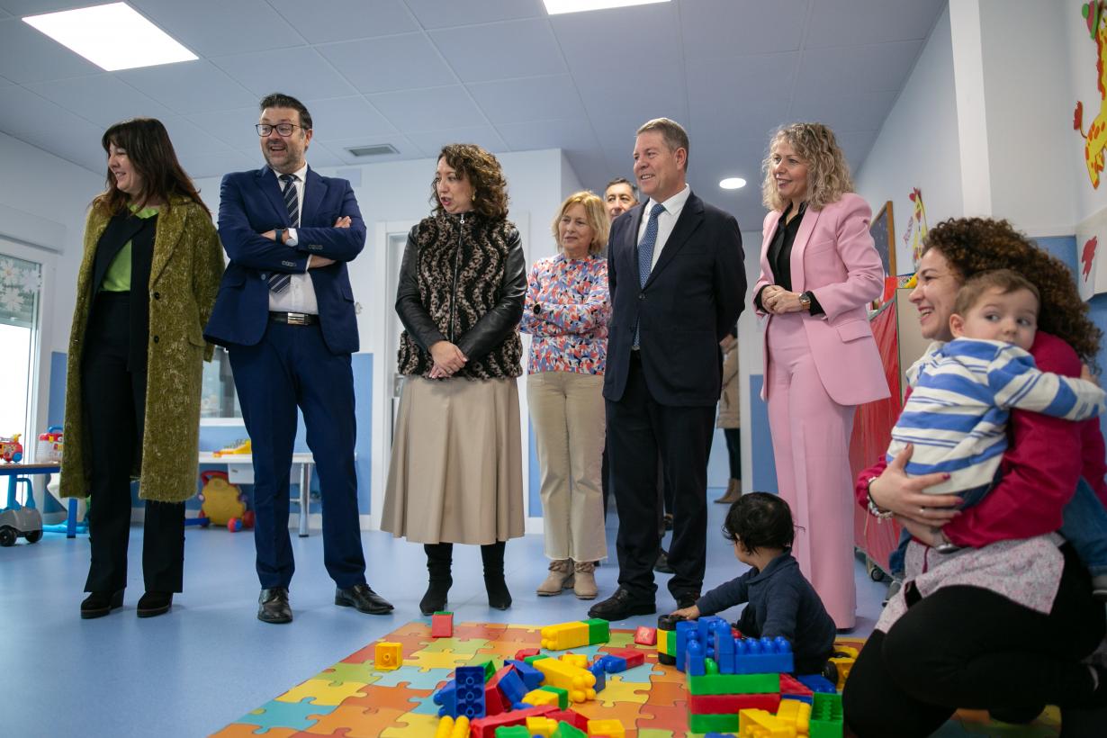 Emiliano García-Page inaugura la nueva ampliación de la Escuela Infantil ‘Arco Iris’ en Socuéllamos