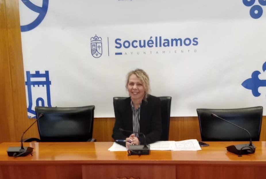 Conchi Arenas: «Nos obligan a aplicar un impuesto que afectará a vecinos y empresas»