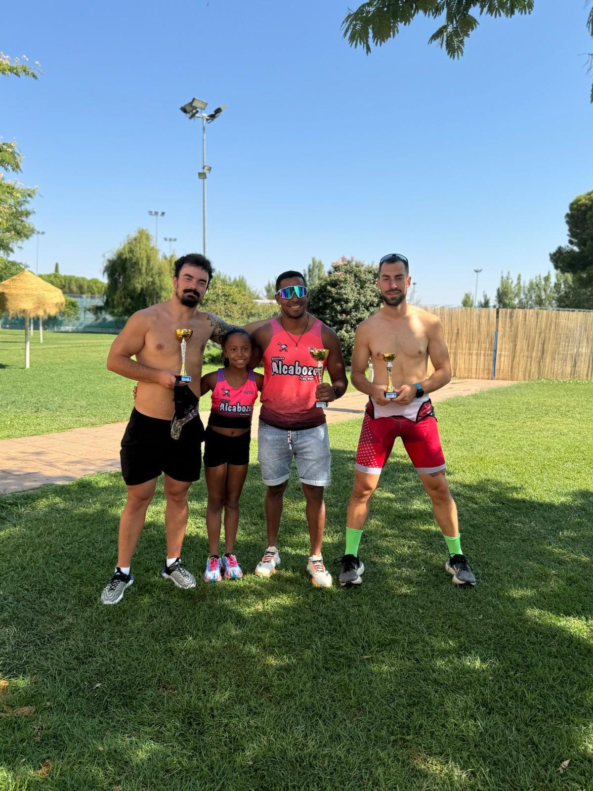 Crosslimit ha celebrado esta mañana un entretenido Triatlón