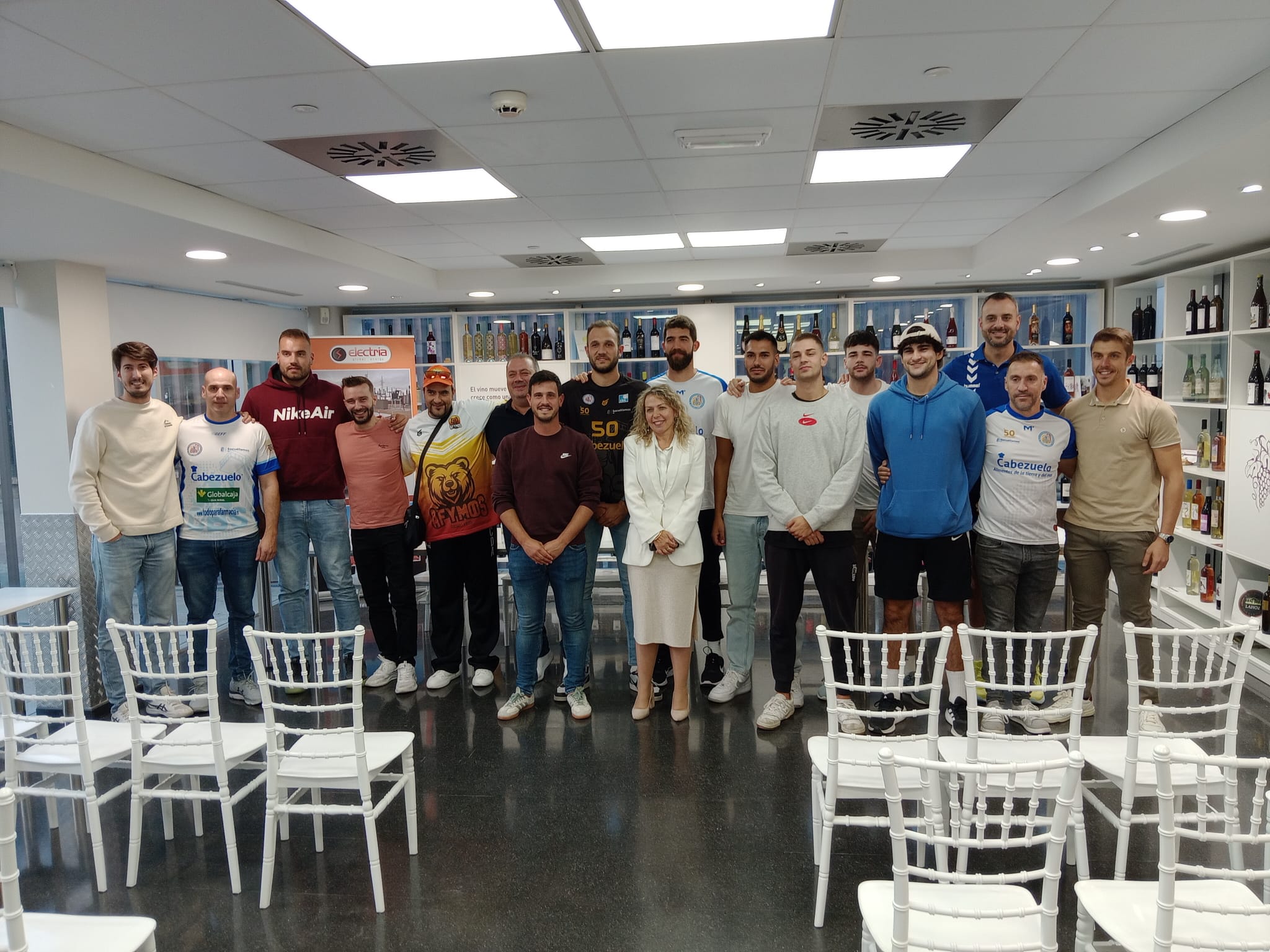 El Cabezuelo CB Socuéllamos presenta su plantilla para la temporada 2024/25 y retira el número 23 en honor a Juan Antonio Haro