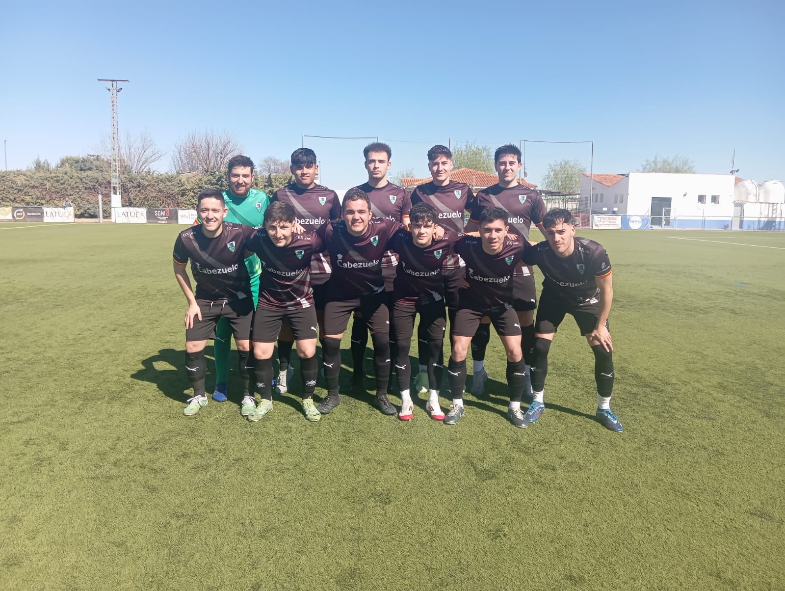 El Cristo de la Vega C.F. Cabezuelo Foods se impone en Villanueva y mantiene vivo el sueño del ascenso