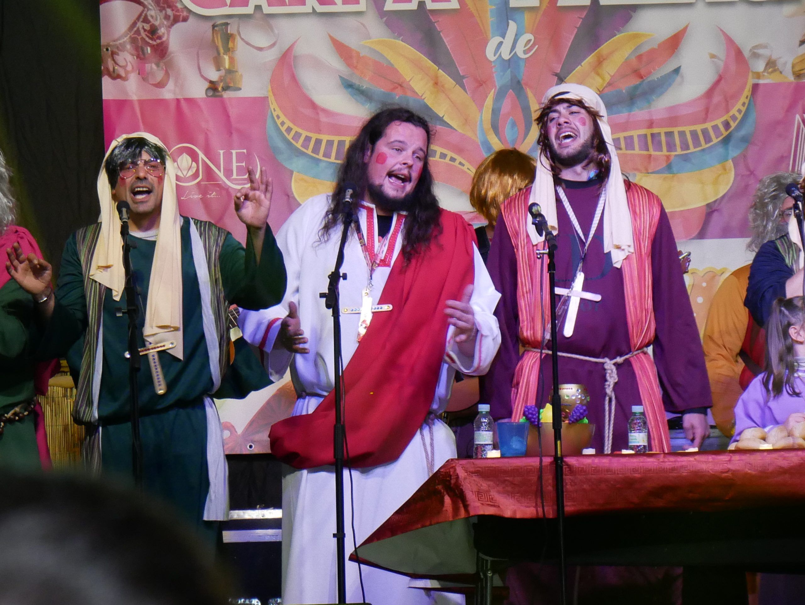 El Festival de Chirigotas llena de sátira y humor la Carpa Palacio de Socuéllamos