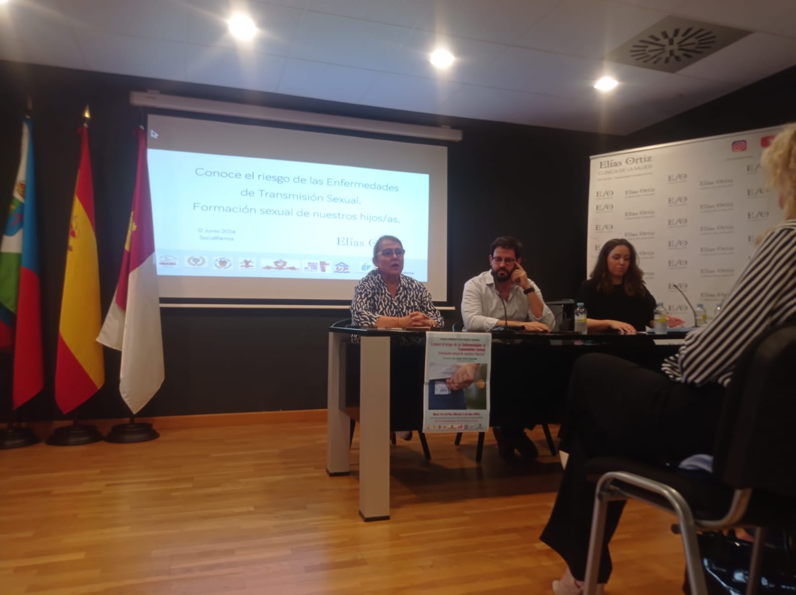 El doctor Elías Ortiz ofrece una interesante charla en la Torre del Vino