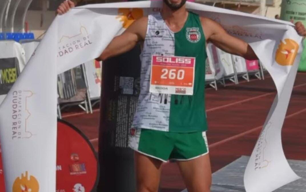 Nueva victoria de Andy Morales en Alcázar de San Juan: domina los 15K con autoridad