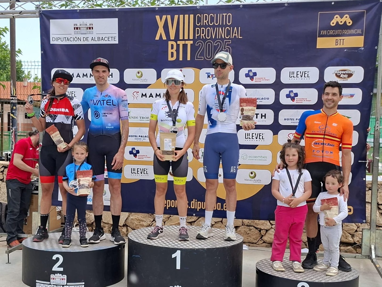 Miguel Ángel Huedo brilla en la Maratón de Elche de la Sierra con un segundo puesto en Máster 35