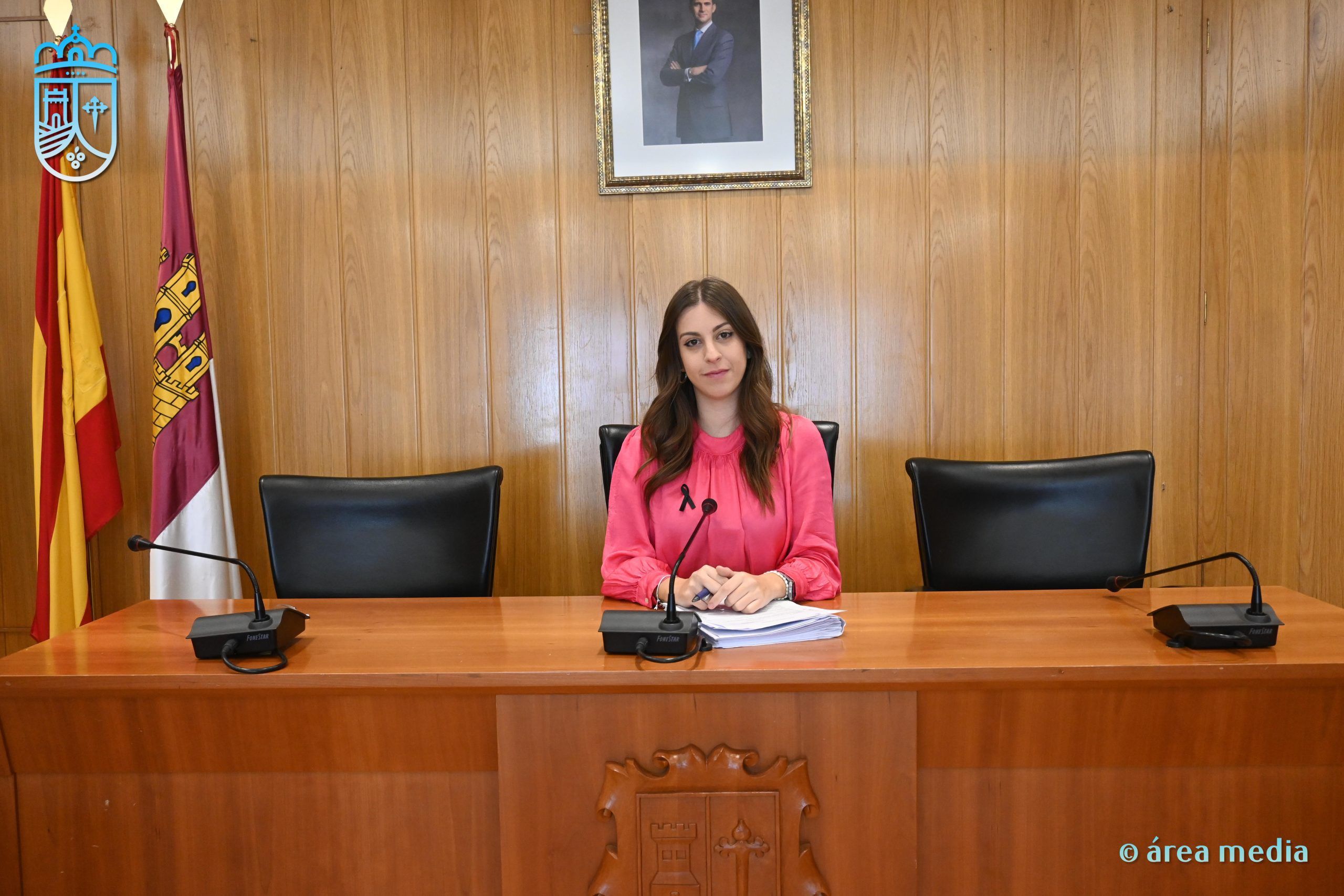 La Junta de Gobierno Local aprueba 13 nuevas licencias y dos contratos menores relacionados con al Piscina Climatizada Diana Sánchez