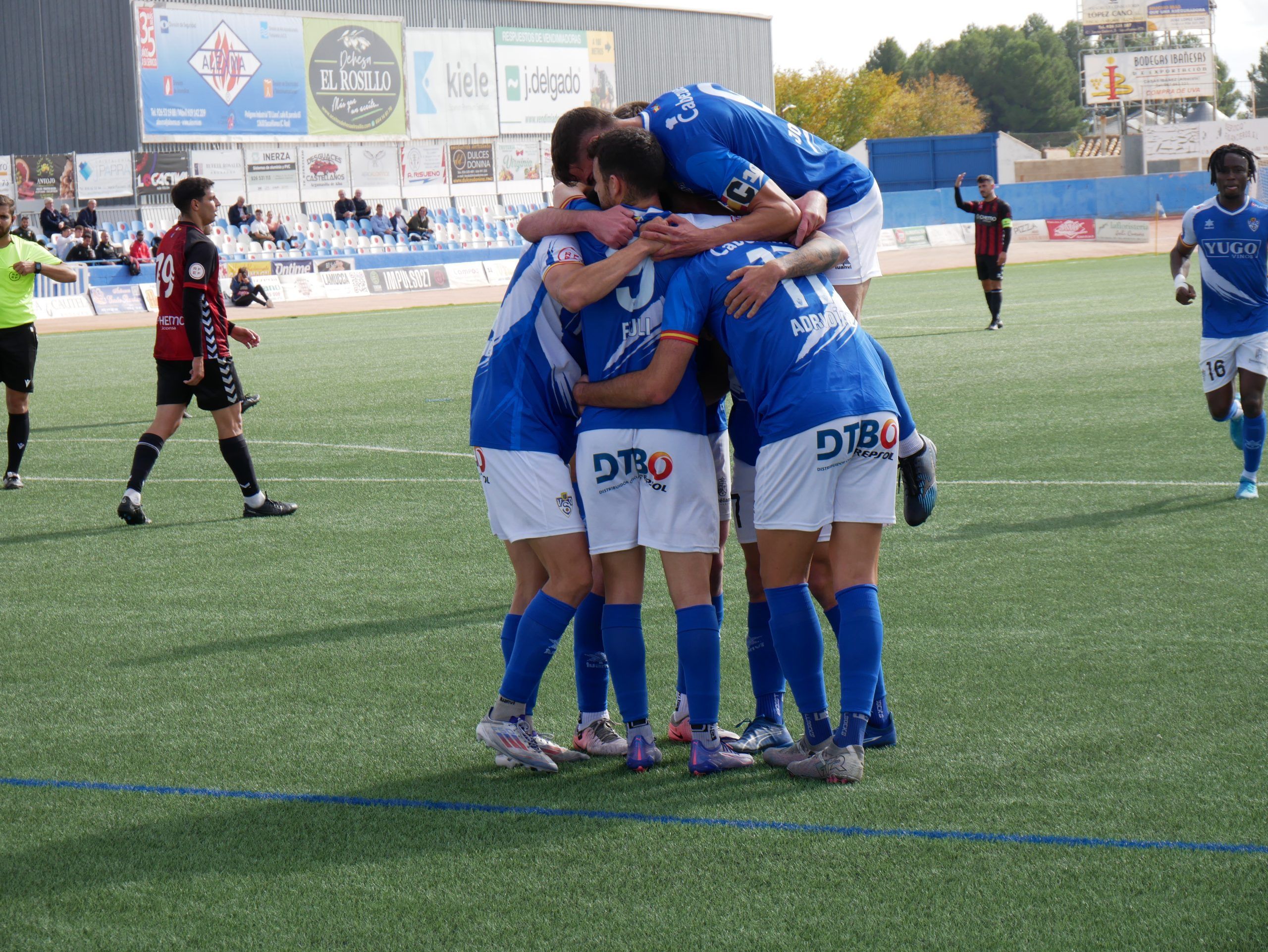 La UD Socuéllamos remonta y se impone al CD Azuqueca para mantenerse en la lucha por los primeros puestos