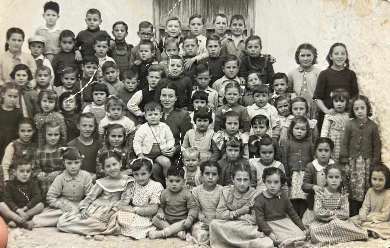 La escuela de La Chula: una fotografía que revive la historia del barrio Casqueral