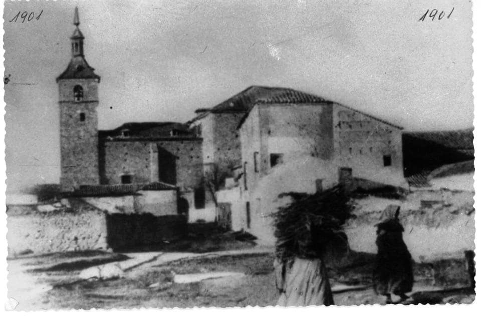 La torre original de la iglesia de Socuéllamos en un recuerdo del pasado antes del incendio de 1903