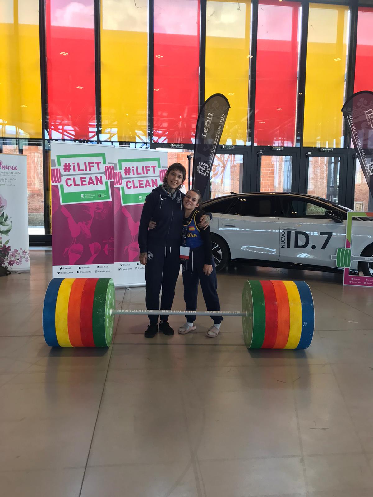 Lorena Vázquez bate todas las marcas en el Mundial Junior de Halterofilia en León