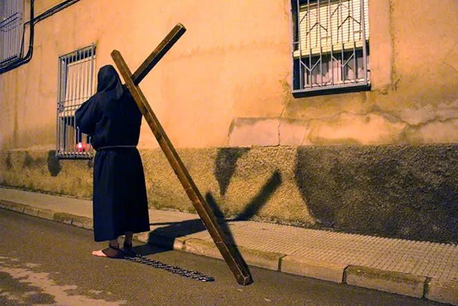 Martes Santo en Socuéllamos: Procesión de los Crucíferos de la Caridad a las 22:00 horas