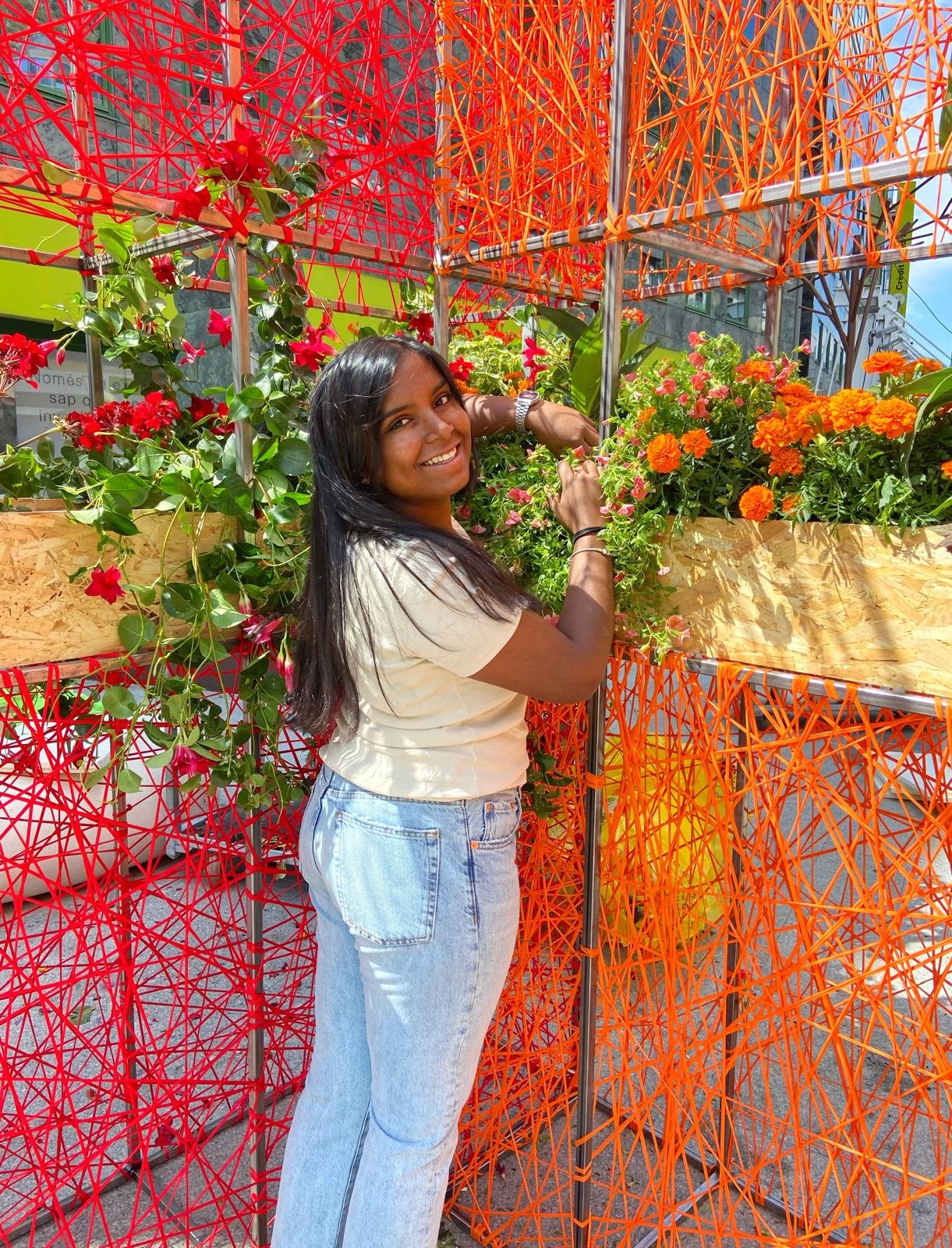 Nilan Arias participa en el Festival Internacional de Arte Floral «Flora» como asistente de la renombrada artista Emily Thompson