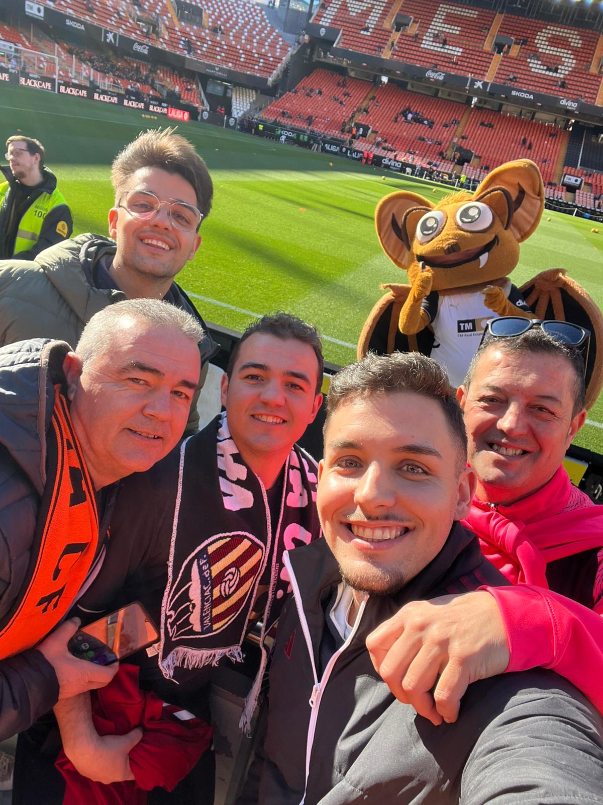 Representación del EFS Socuéllamos disfruta de una experiencia única en el estadio de Mestalla