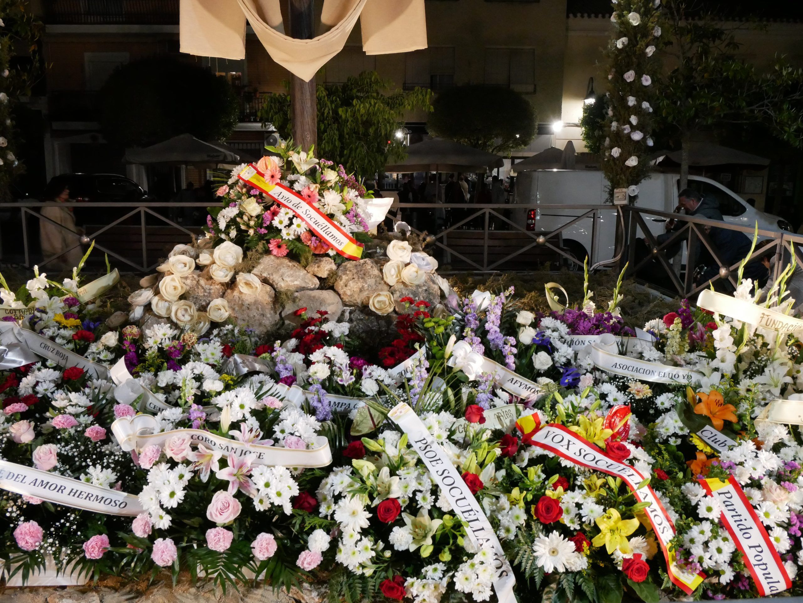 Socuéllamos celebra el día de la Santa Cruz con ofrenda floral
