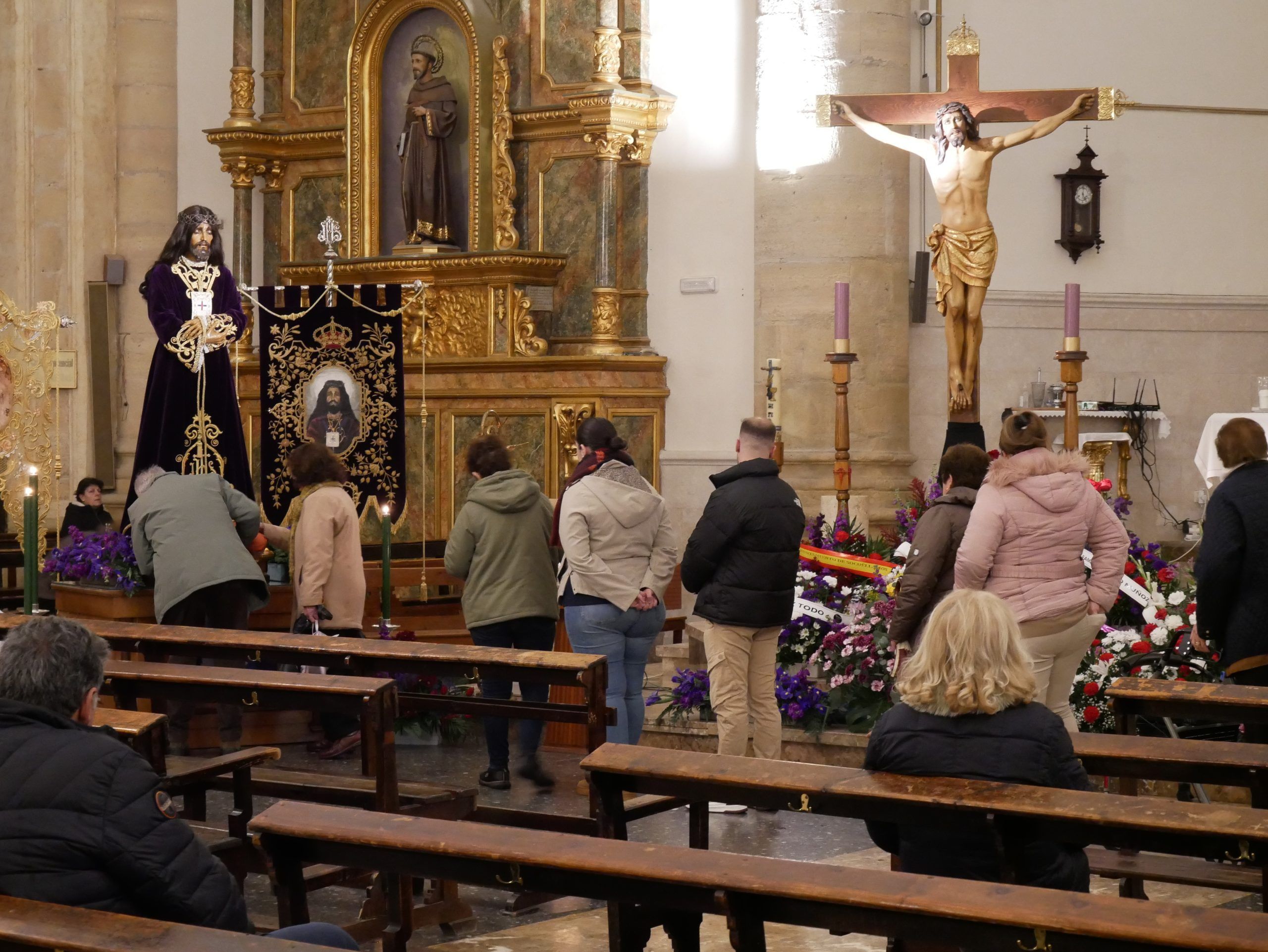 Socuéllamos cumple con la tradición del Besapié a Jesús Nazareno