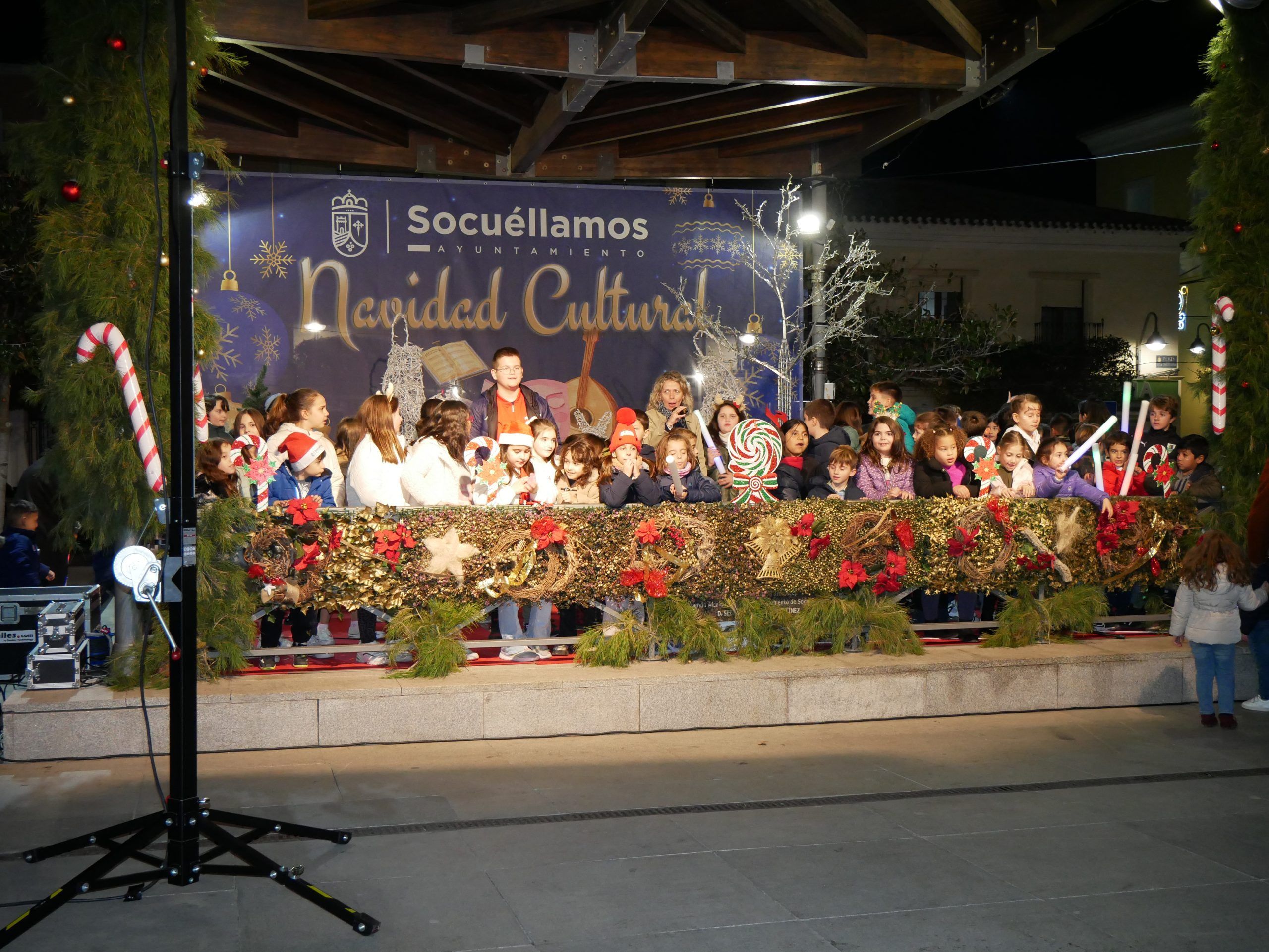 Socuéllamos da la bienvenida a la Navidad con el tradicional encendido de luces y una fiesta solidaria