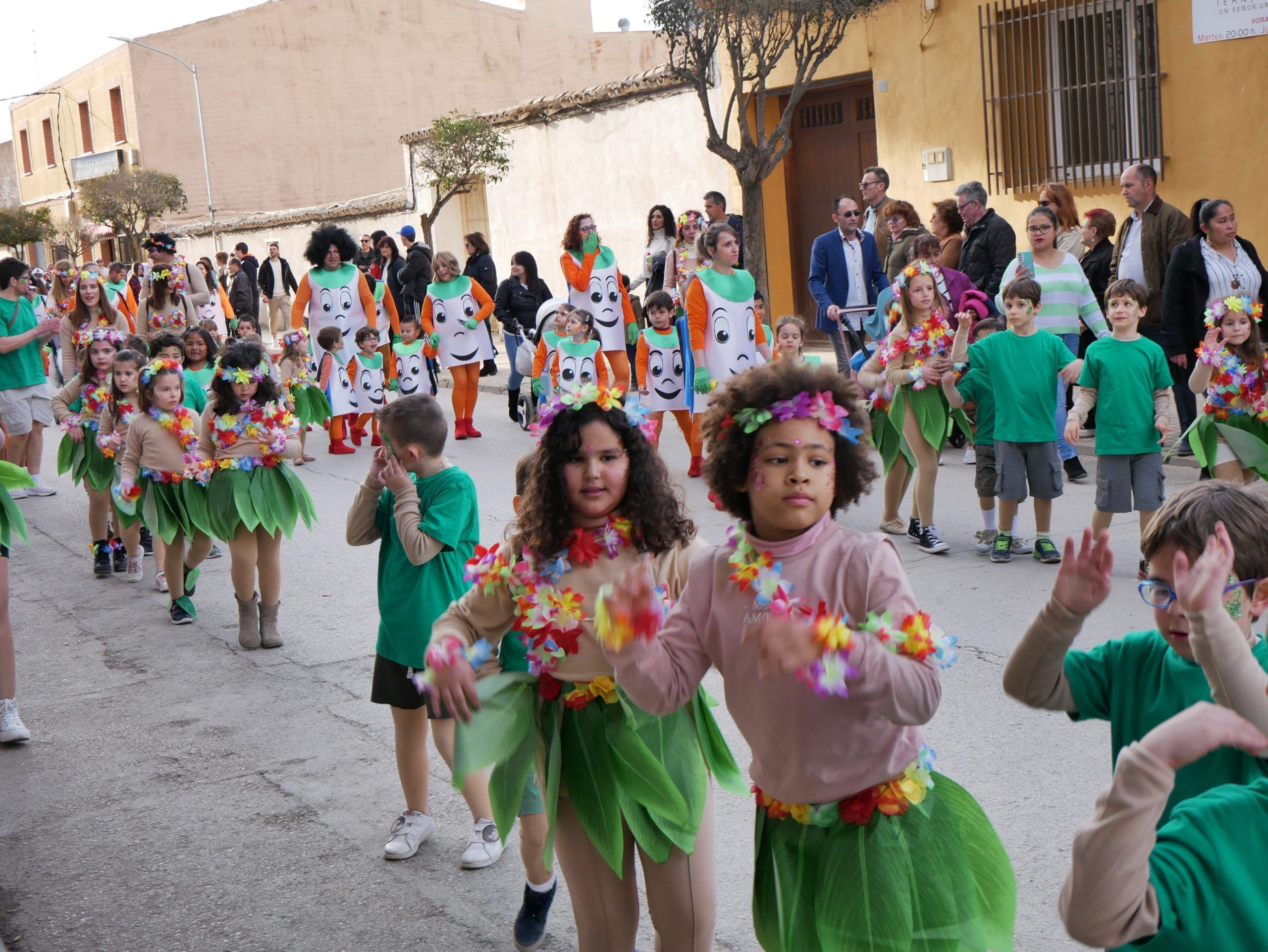 Menos viento para el desfile infantil, aunque con ambiente frío