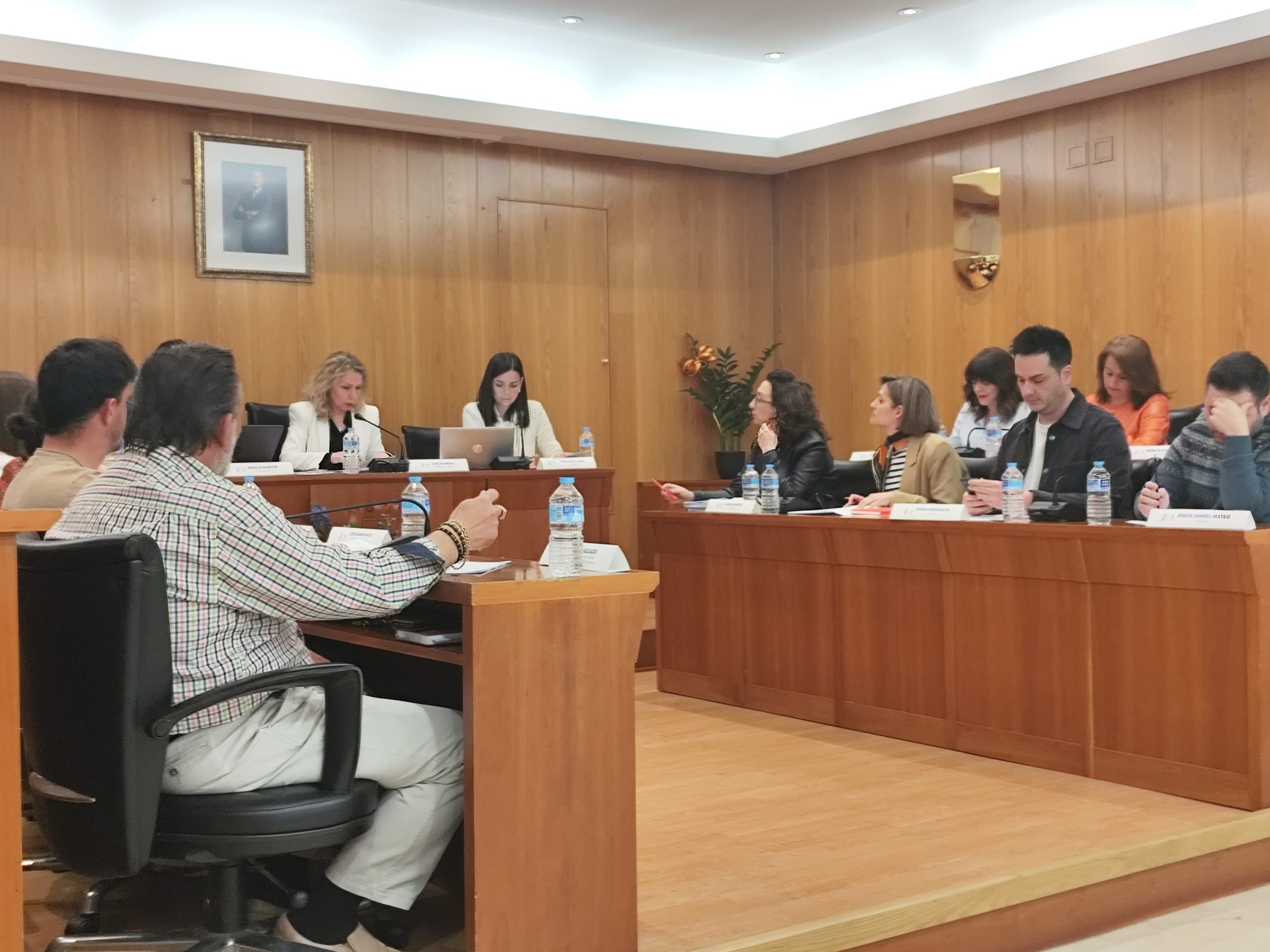 El PSOE y la concejal no adscrita votan en contra del pliego del agua propuesto por el PP
