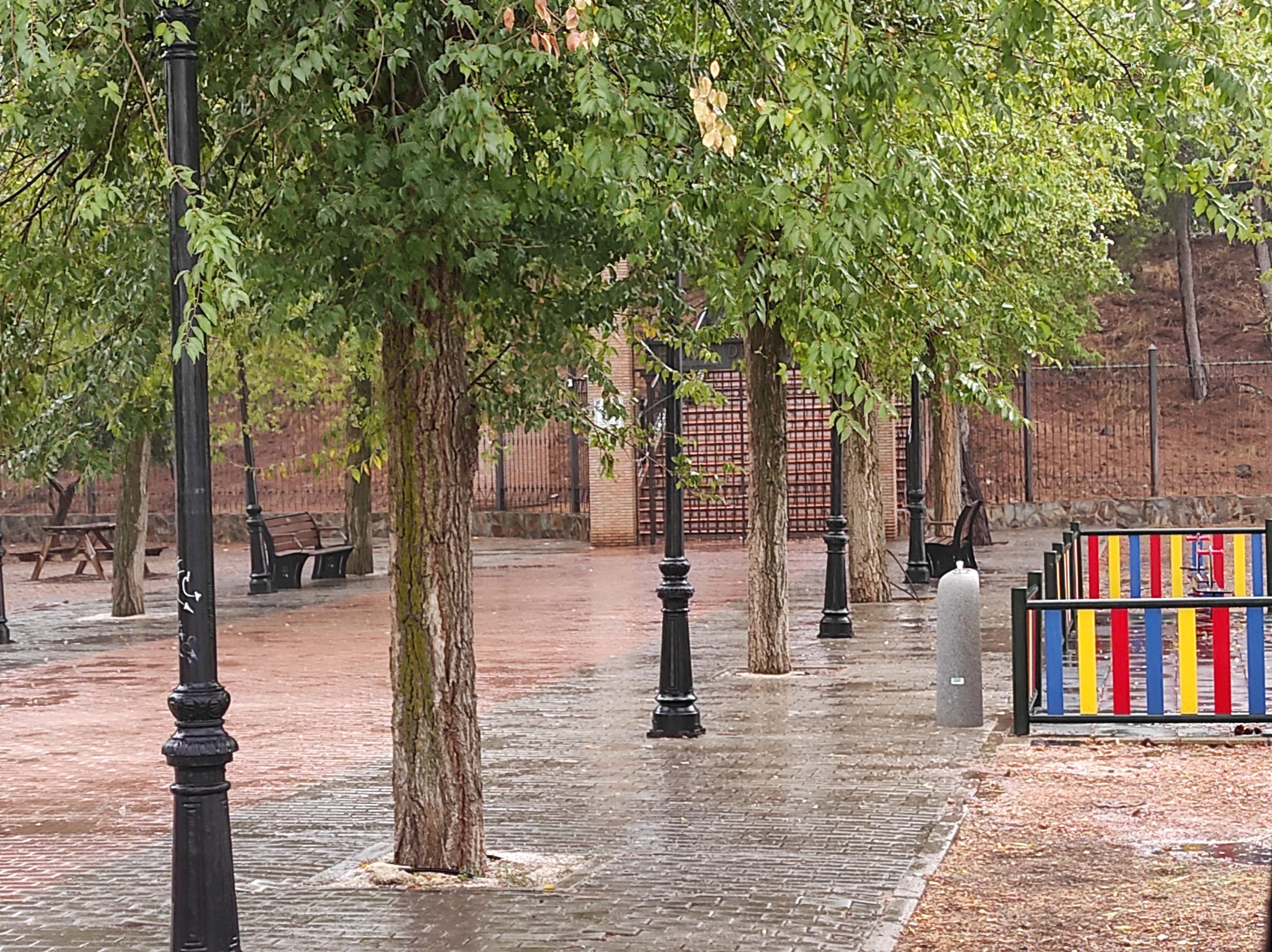 Viernes lluvioso y fresco en Socuéllamos: lluvias continuas y viento moderado