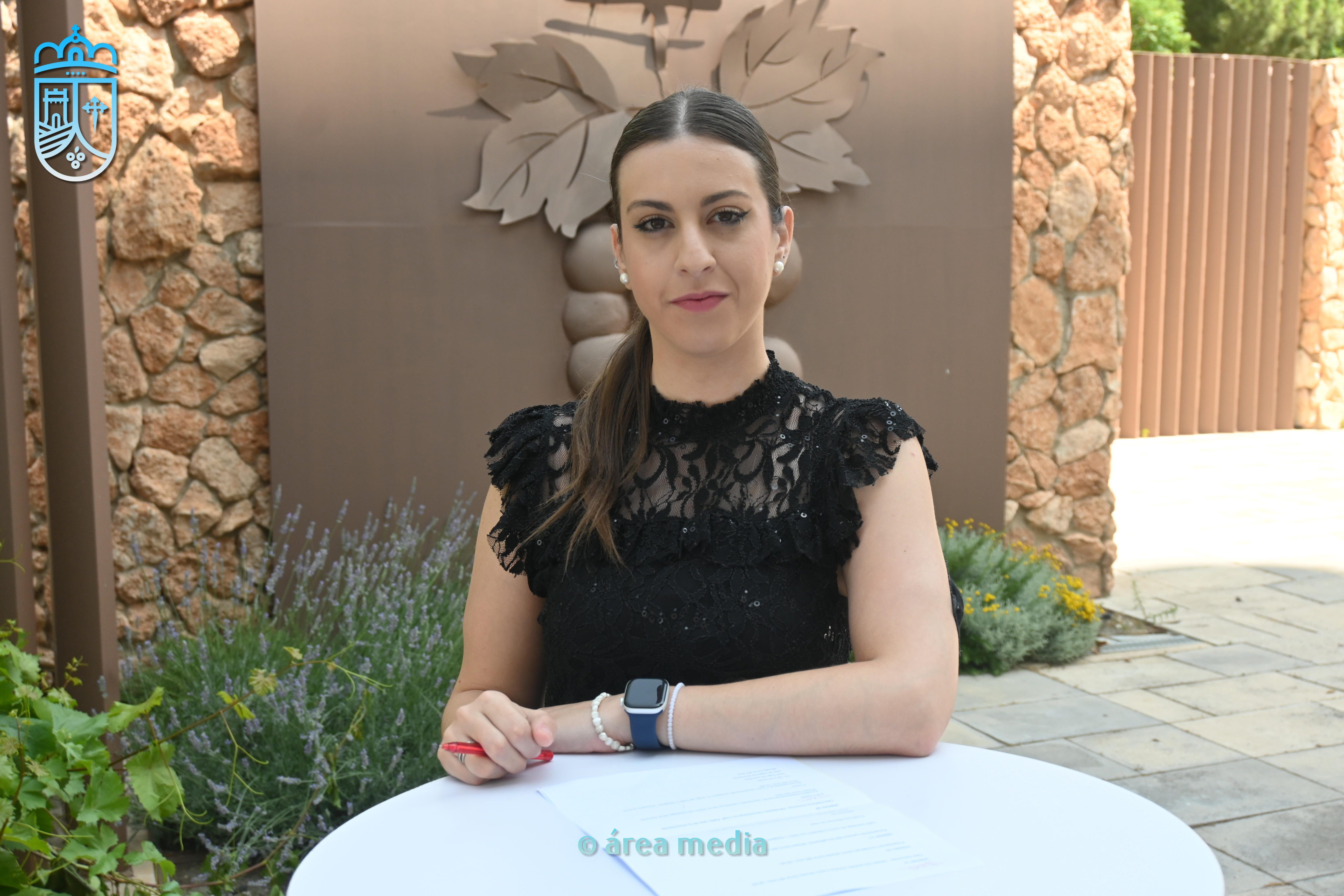 Alba López presenta la programación de verano del Museo Torre del Vino.