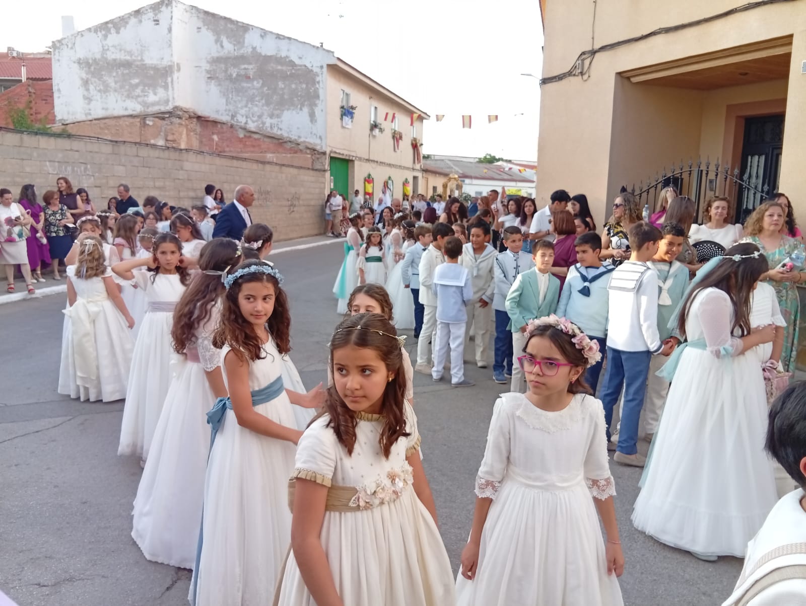 Socuéllamos celebra la procesión del Corpus Christi bajo altas temperaturas