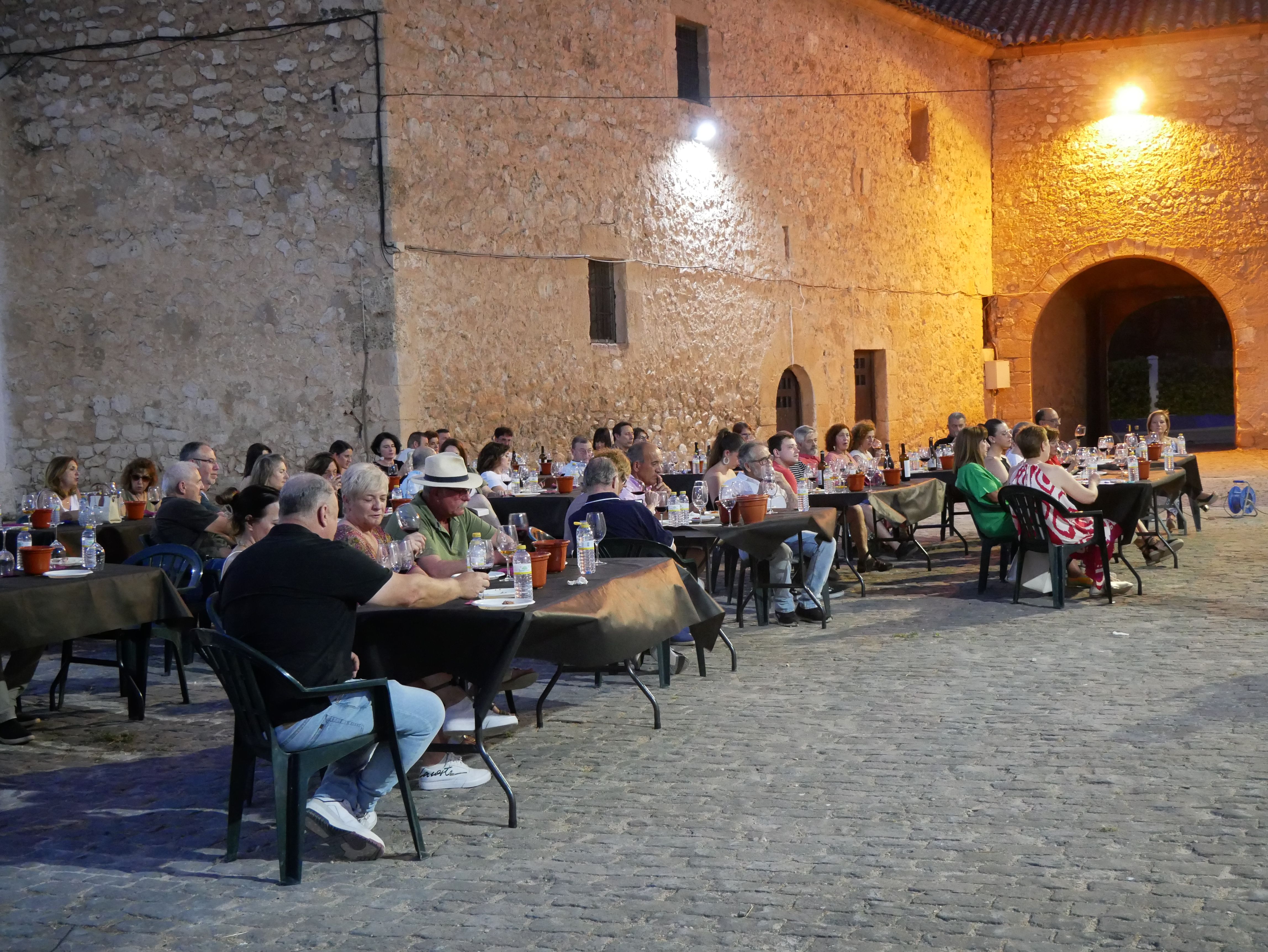 La II Cata Histórica de ASOCAVISO reúne a decenas de catadores en el patio de la Casa de la Encomienda