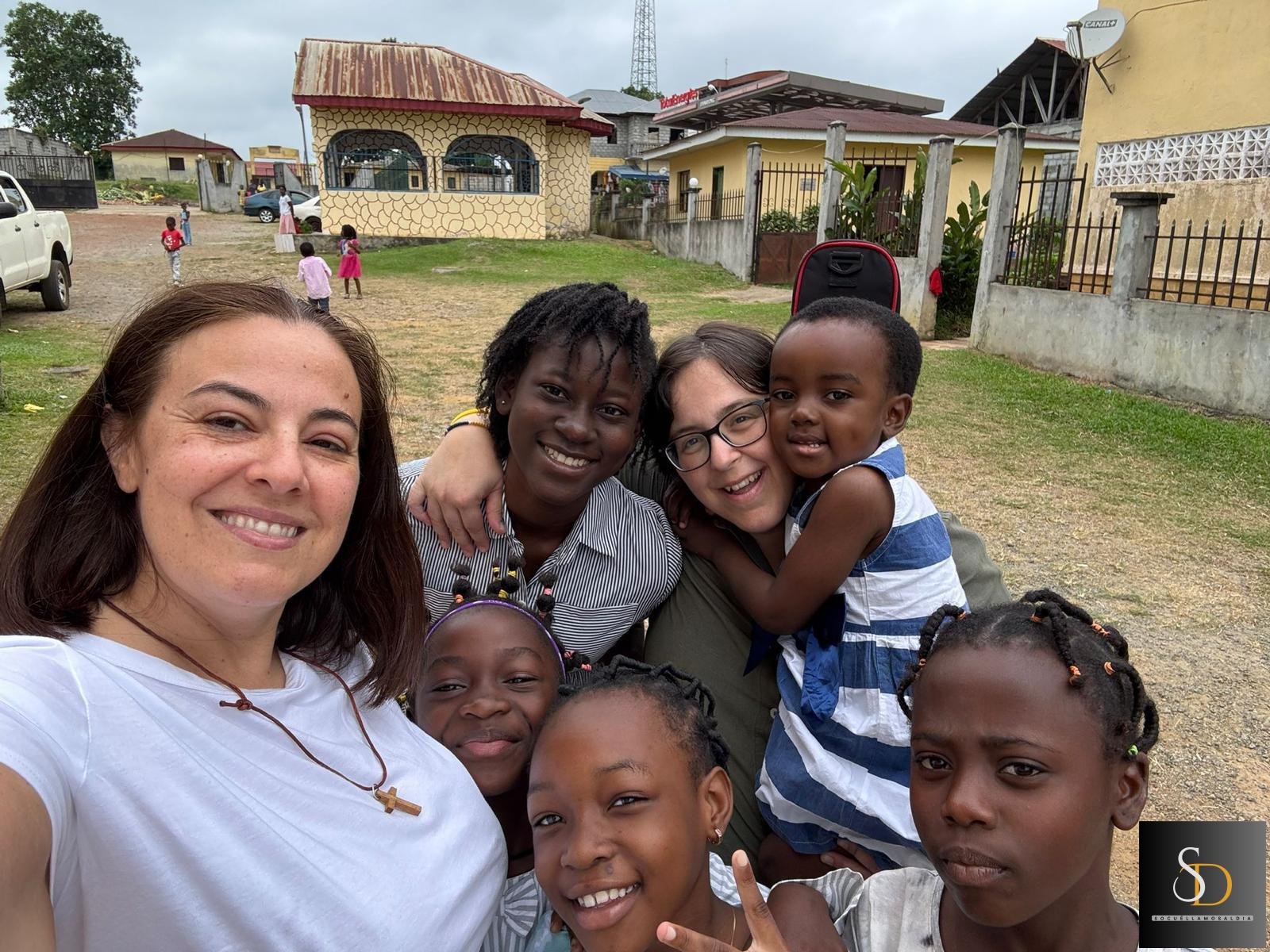 Domingo en Evinayong: entre la fe, la sencillez y la sorpresa de un contraste inesperado