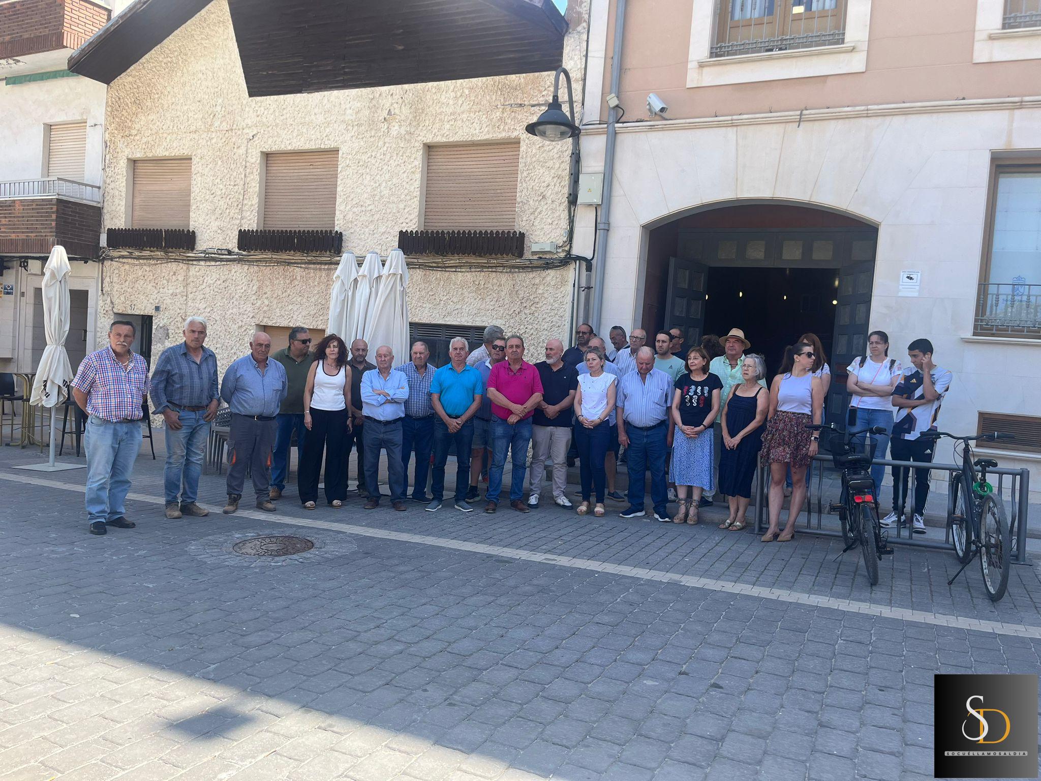 Minuto de silencio en Socuéllamos por el fallecimiento del agricultor aragonés David Lafoz