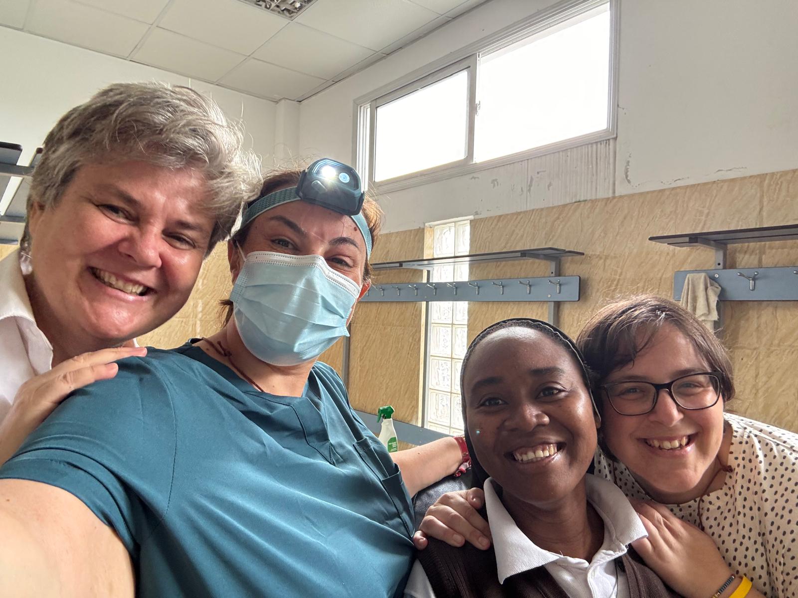 Cuarto día de misión en Evinayong: asistencia bucodental y ayuda a familias sin recursos