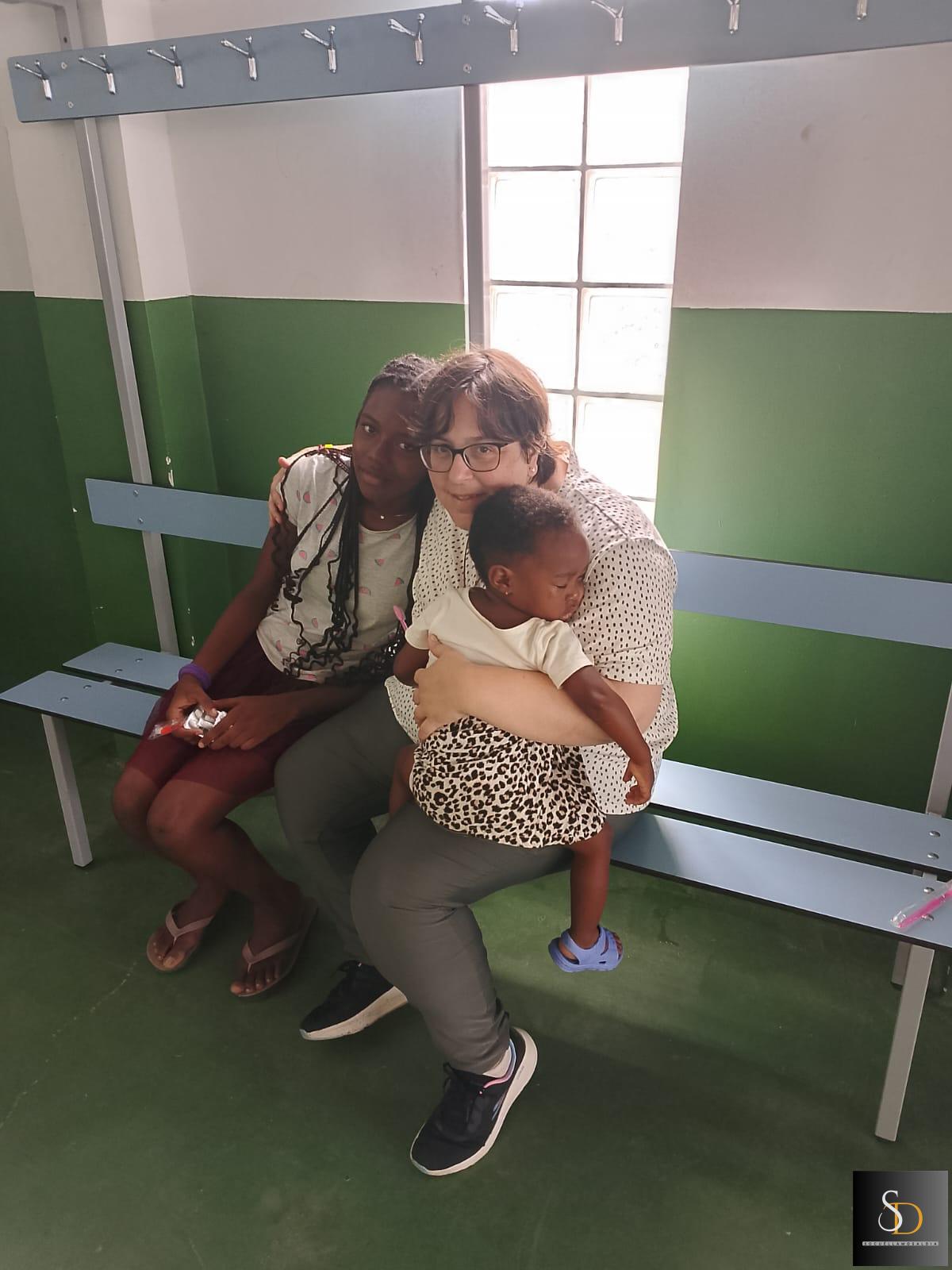 Tercer día de misión en Evinayong: atención bucodental en condiciones extremas y ejemplo de dignidad