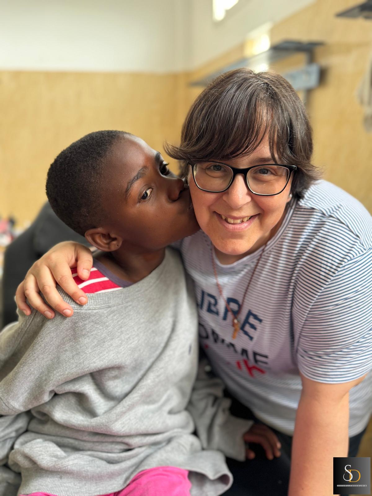 Quinto día en Evinayong: revisiones escolares, extracciones dentales y lecciones de vida