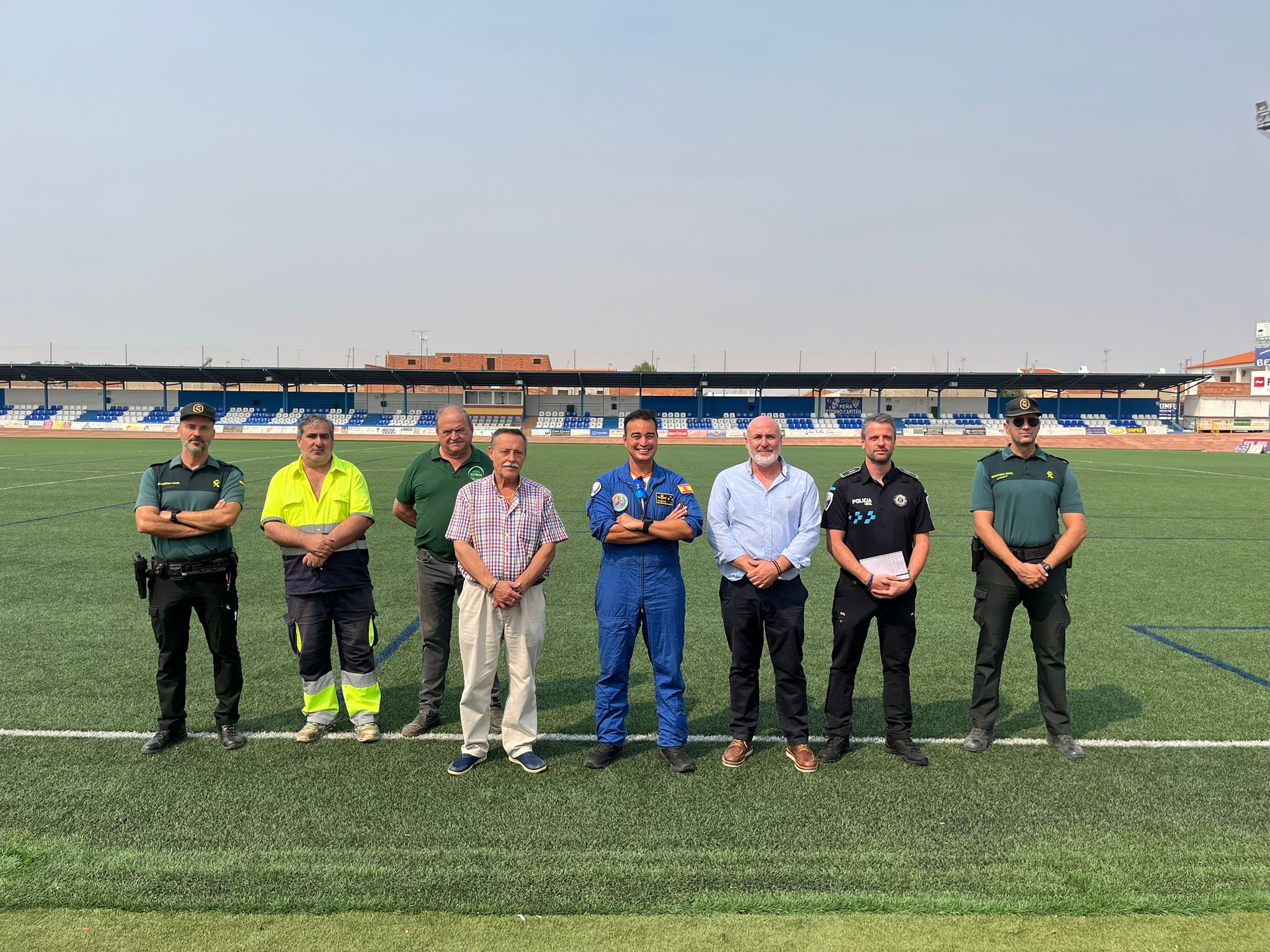 Revisión de seguridad en el Paquito Giménez para la exhibición paracaidista de la PAPEA