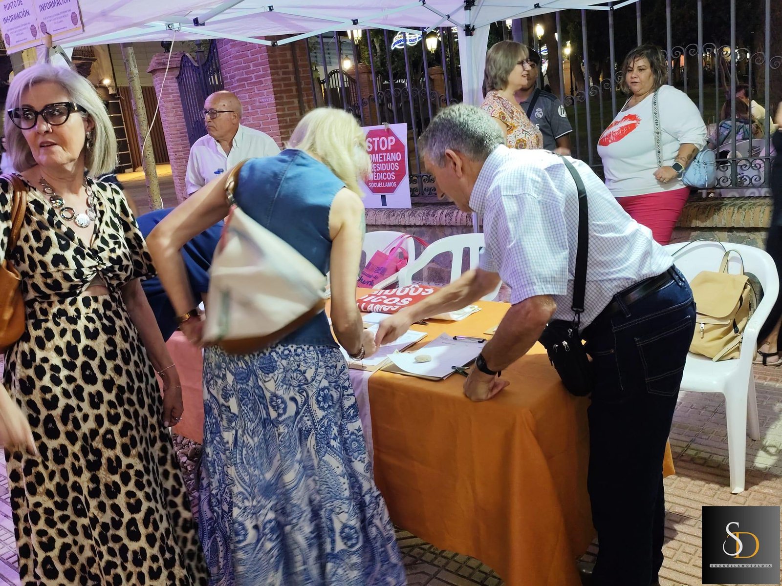 La Plataforma Stop Biometano recoge firmas en la feria para presentar alegaciones al Plan de Biometanización de Castilla-La Mancha