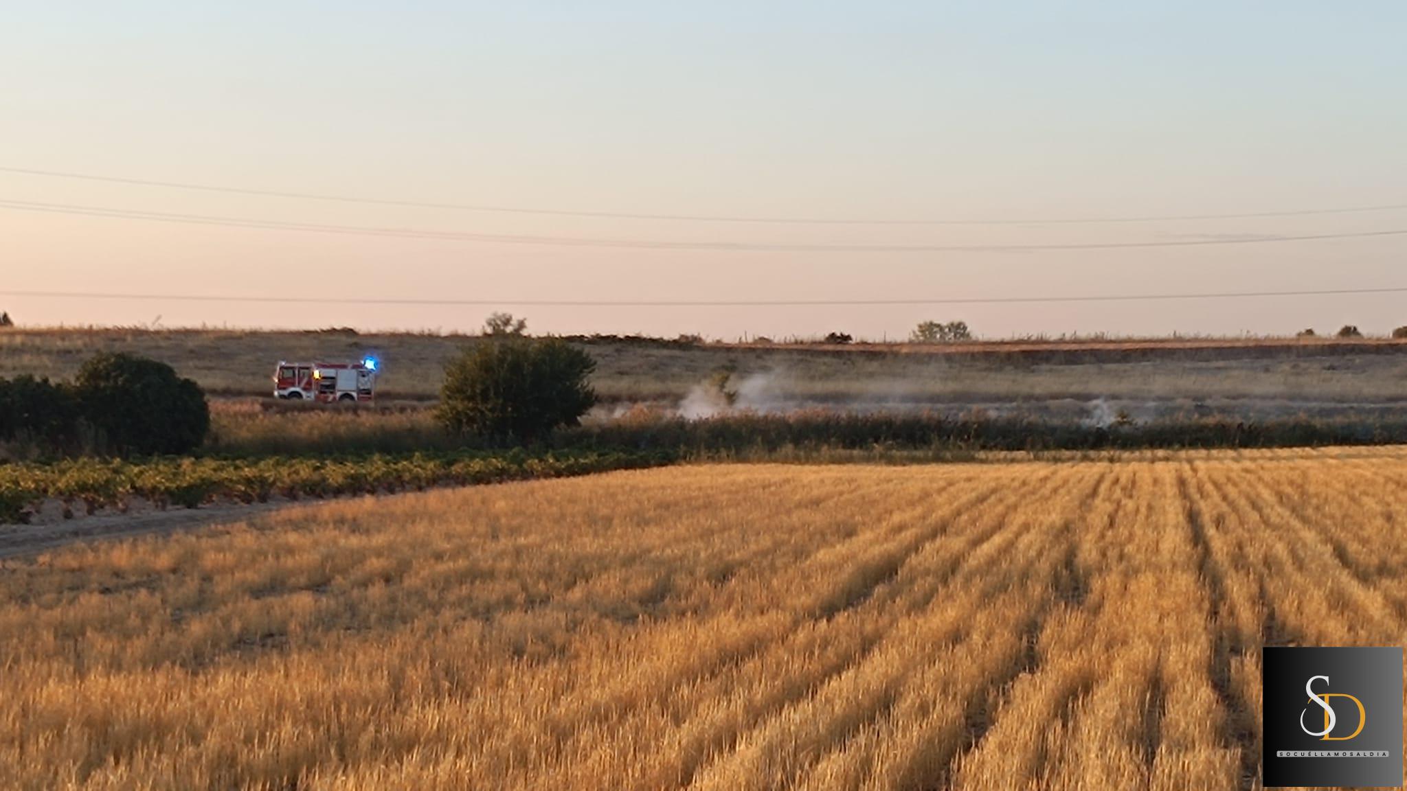 Pequeños incendios reiterados en la acequia de Socuéllamos movilizan a Protección Civil y Bomberos