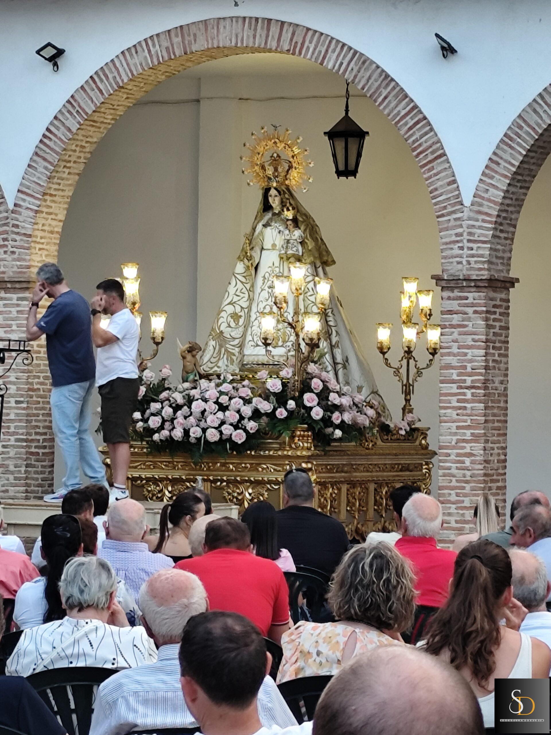 La tradicional subasta de ofrendas pone fin a Manchavino 2025