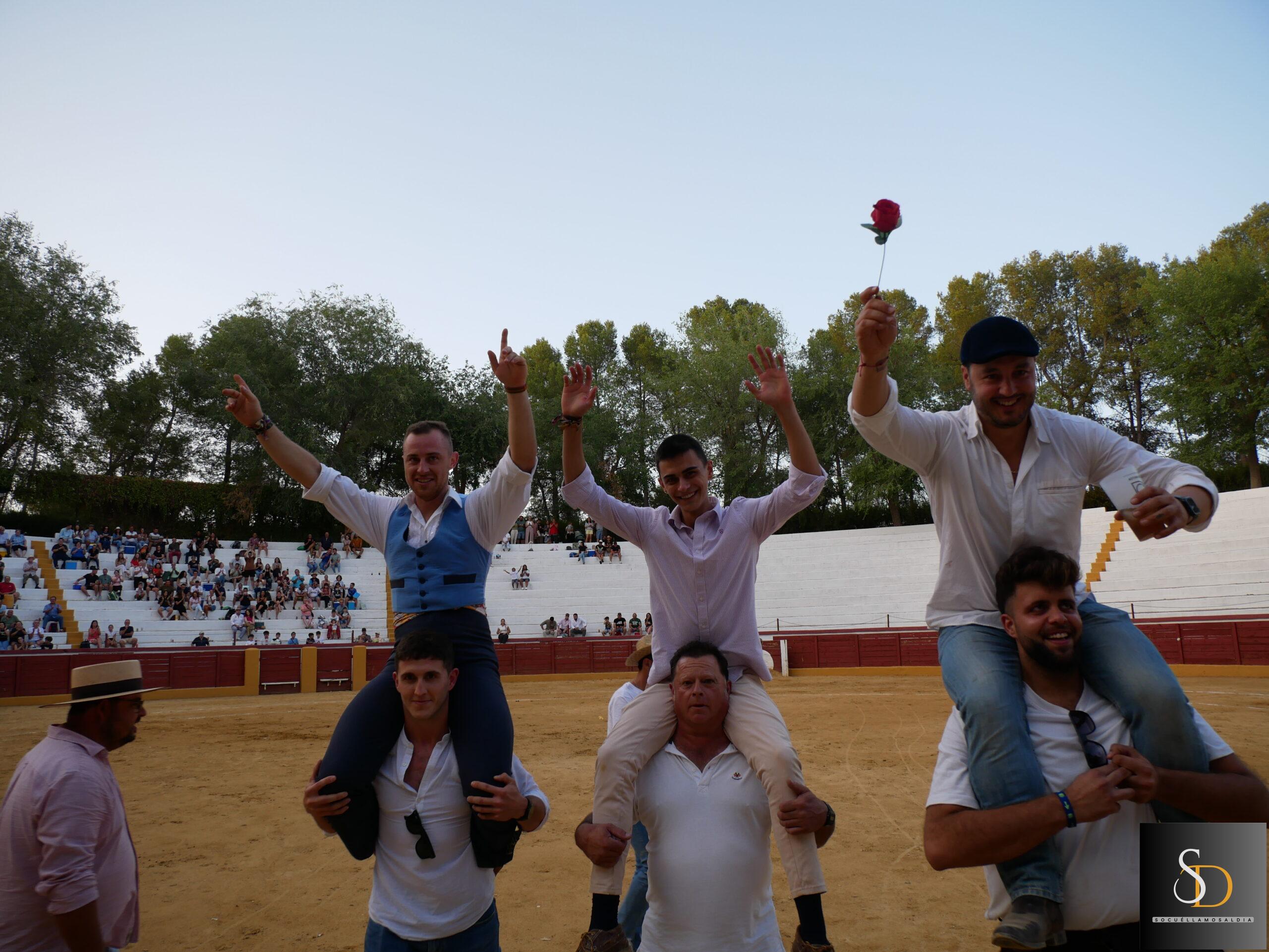 El público disfruta del regreso de la becerrada con protagonismo de las cuadrillas locales
