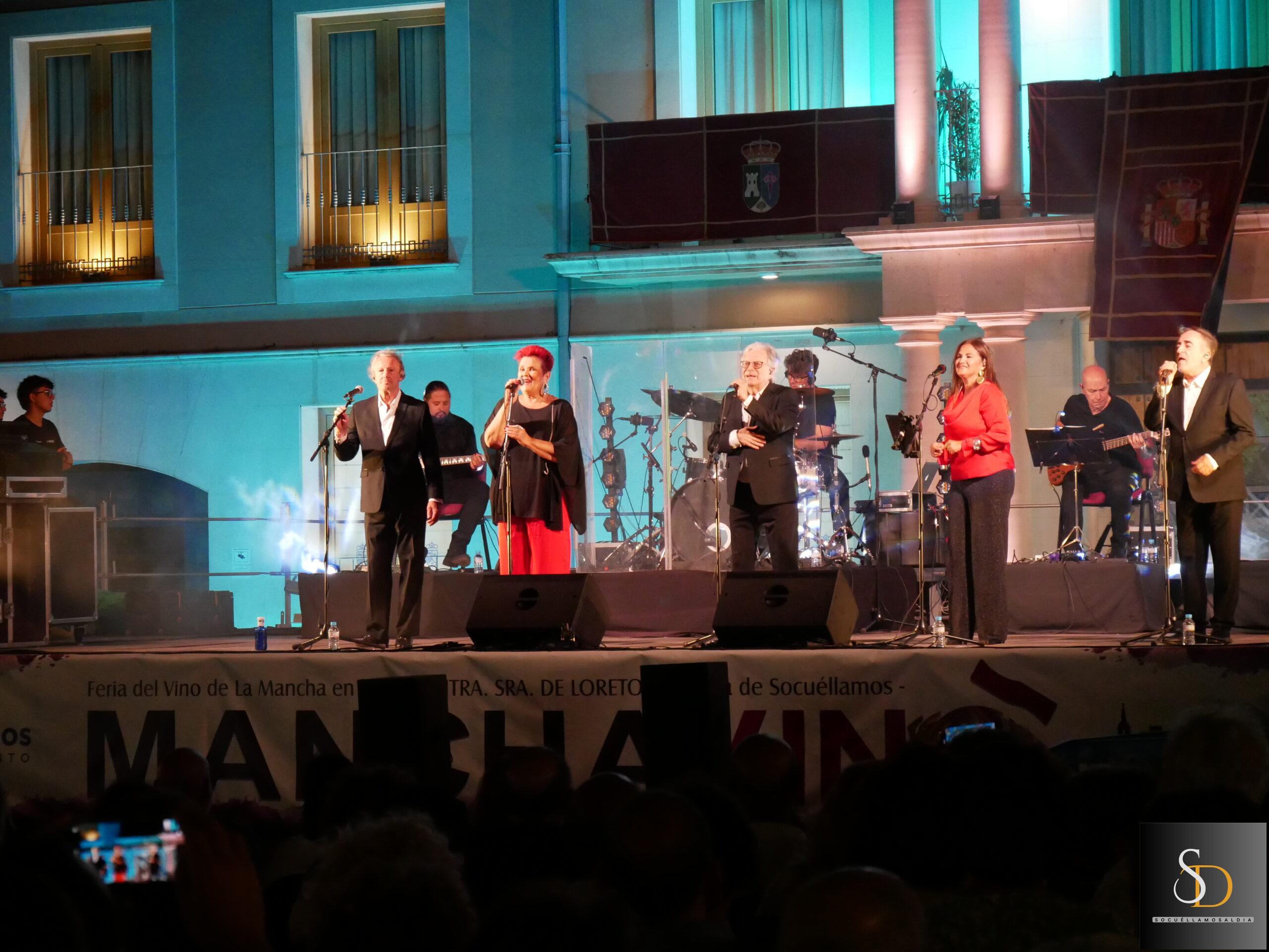 Mocedades llena la Plaza de la Constitución en una noche para el recuerdo