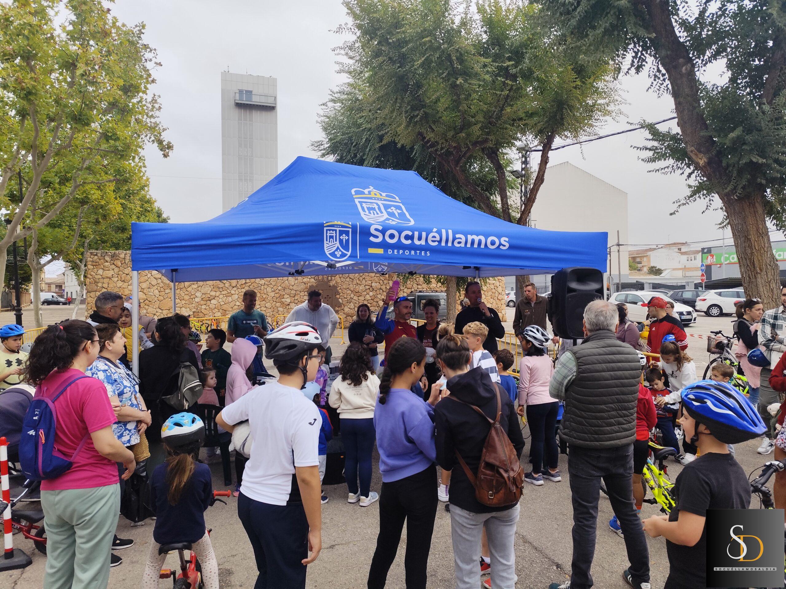 Un centenar de niños participan en el circuito infantil de habilidad en bicicleta “Pekebike” en Socuéllamos