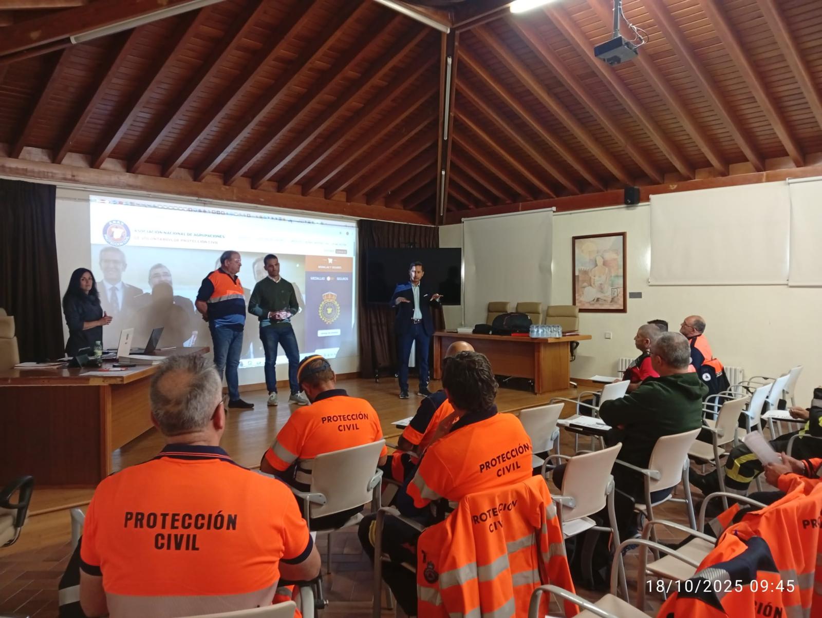 Miembros de Protección Civil de Socuéllamos participan en un curso nacional de búsqueda de personas desaparecidas en Berlanga del Duero