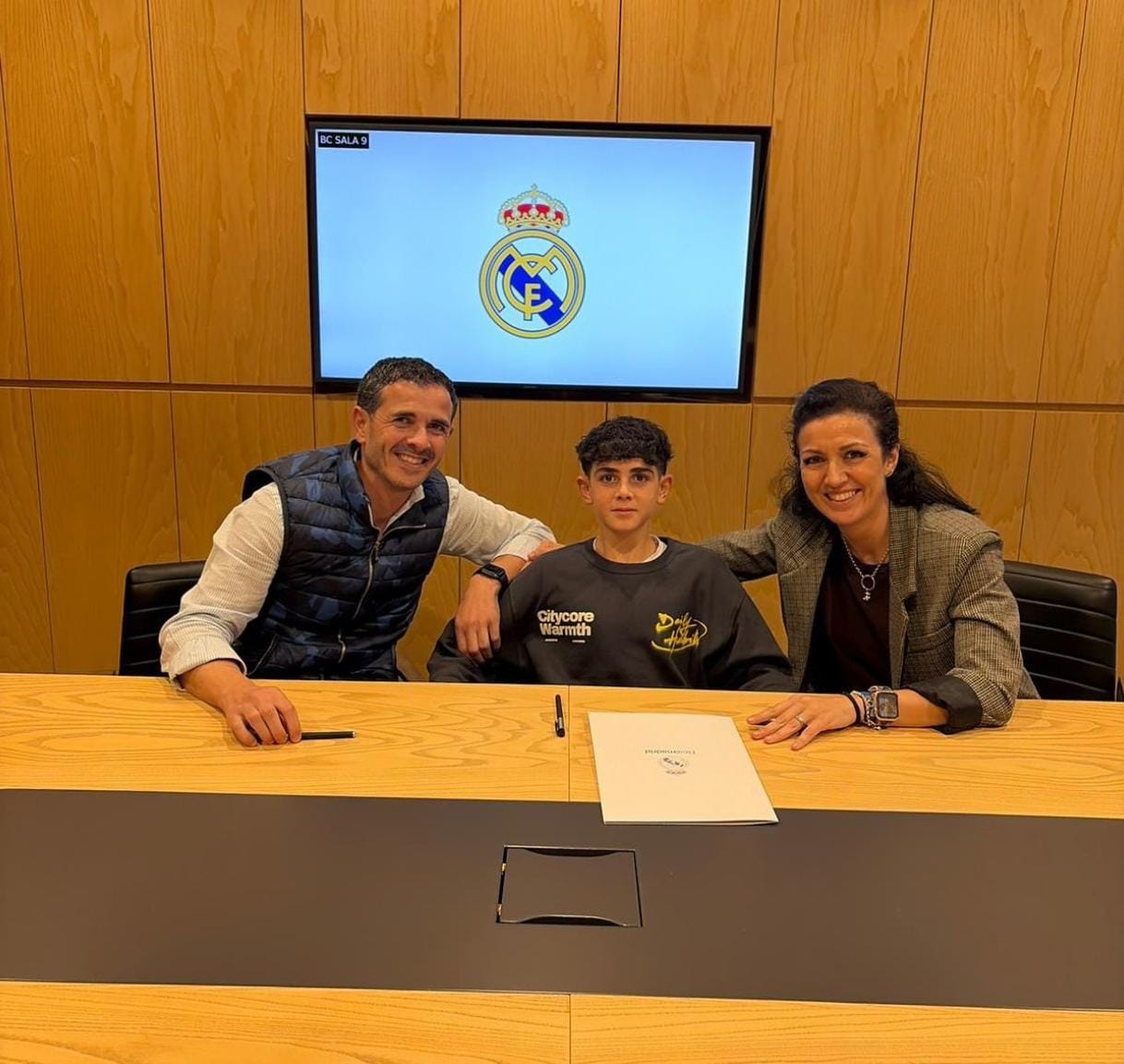 El joven futbolista socuellamino Guille renueva con el Real Madrid