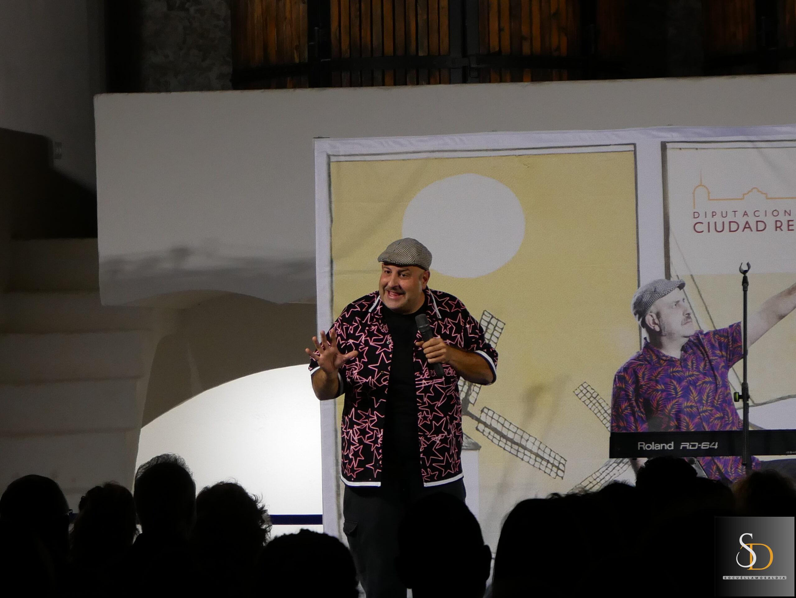 Agustín Durán llena de humor y esencia manchega la Casa de la Encomienda con “En un lugar de La Mancha”