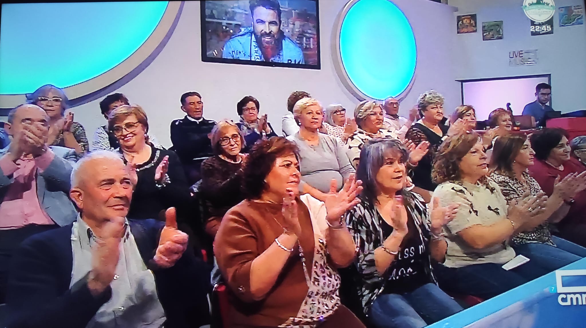 Un grupo de Socuéllaminos participa como público en el programa En Compañía
