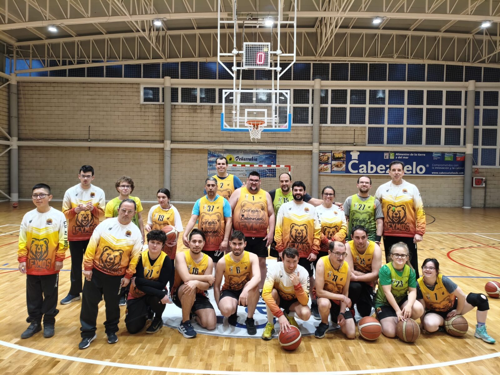 El deporte inclusivo protagoniza el partido navideño de AFYMOS