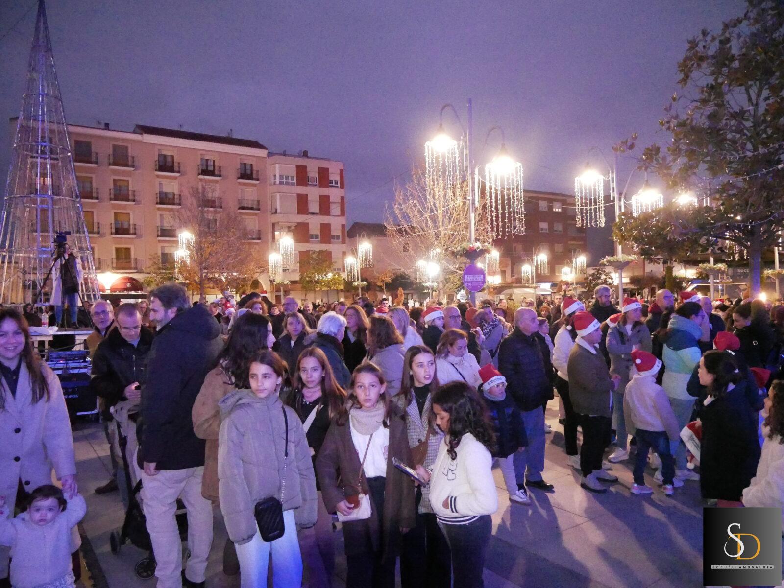 Encendido de la Navidad en Socuéllamos: música, solidaridad y un espectáculo luminoso que congregó a cientos de vecinos