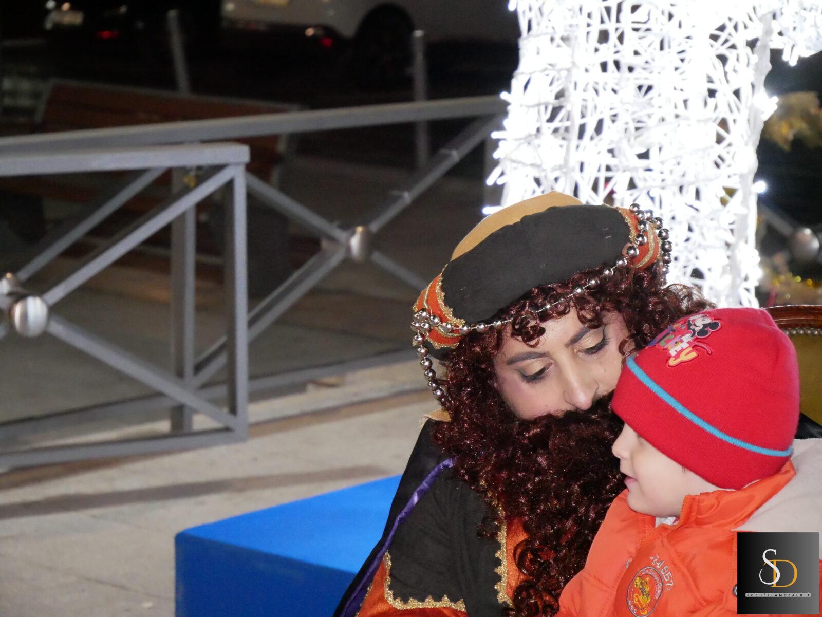 El Heraldo Real llega finalmente a Socuéllamos y recoge los deseos de los más pequeños pese a la incertidumbre meteorológica