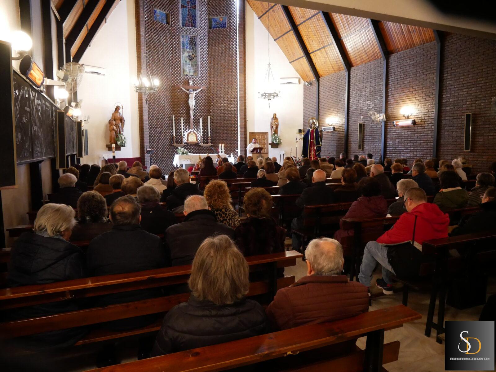 La Cofradía de la Preciosísima Sangre de Cristo celebra la festividad de San Juan Evangelista con una misa en presencia de su imagen titular