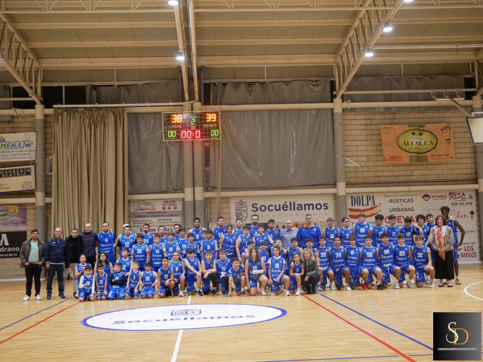 Las escuelas del CEB Socuéllamos, protagonistas durante el descanso del partido ante Albacete Baloncesto