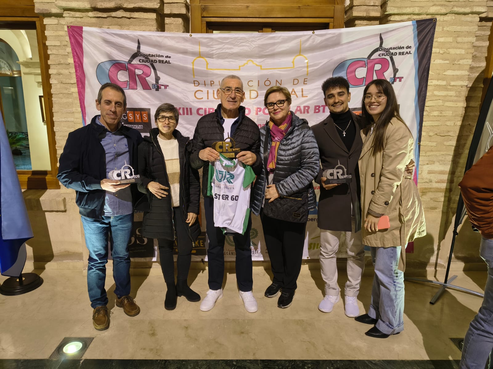Isidro Muñoz, campeón Máster 60, lidera la destacada presencia del Avatel Quixote Team en la gala del Circuito BTT
